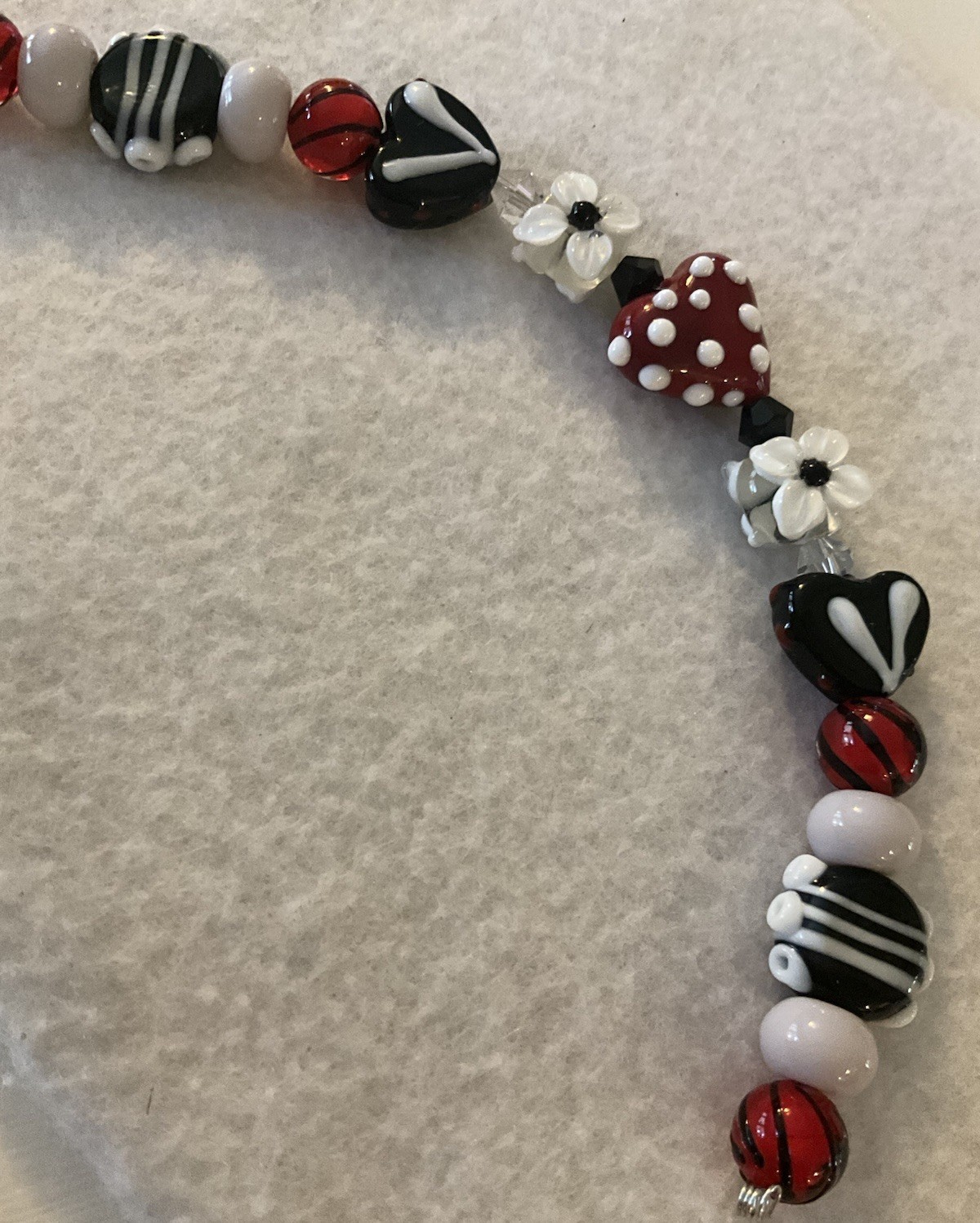New 7” Strand Red, Black & White Hearts & Flowers LampWork Glass Beads 10-18mm