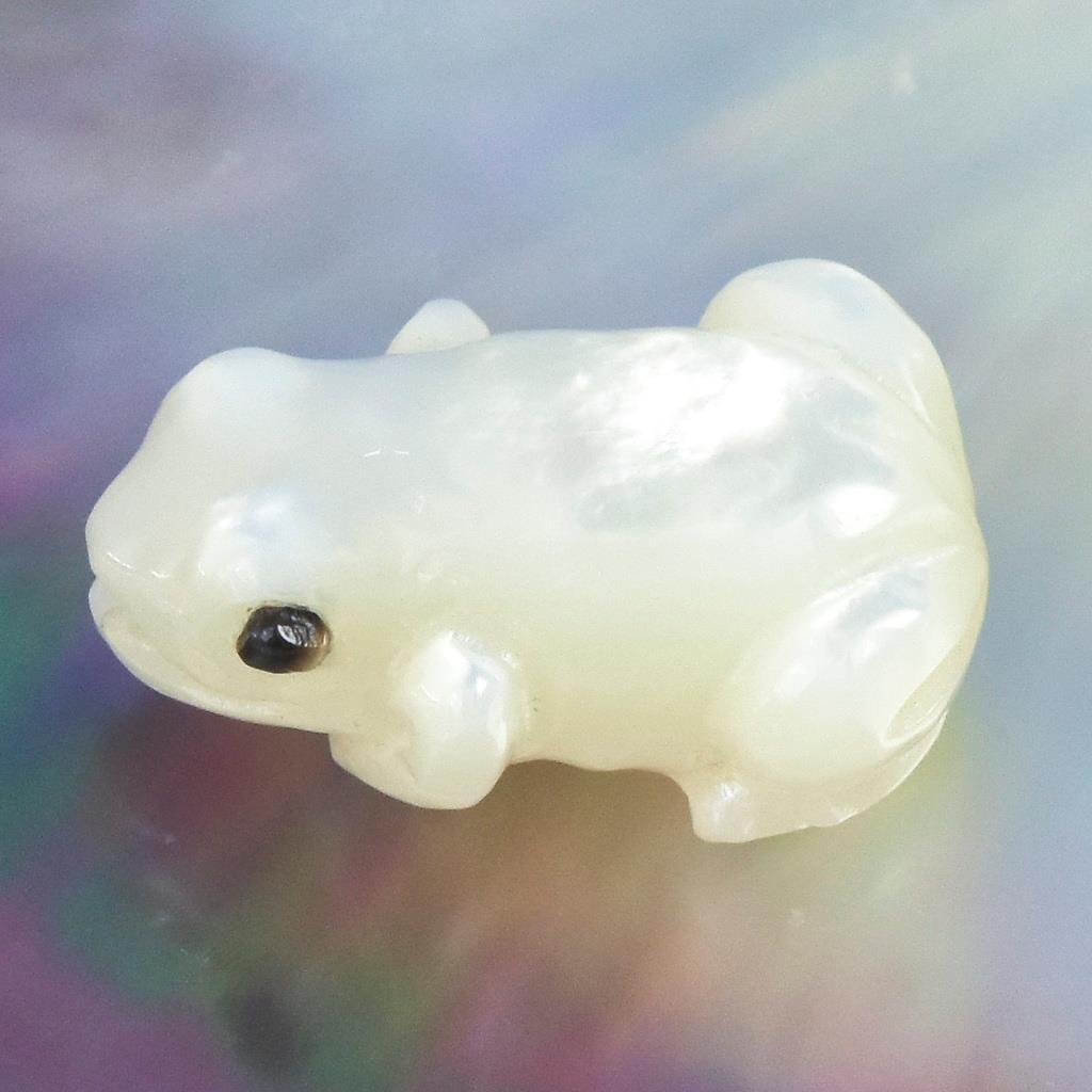 Frog Design Bead Fine White Mother-of-Pearl Shell Carving 2 mm drilled 5.33 g