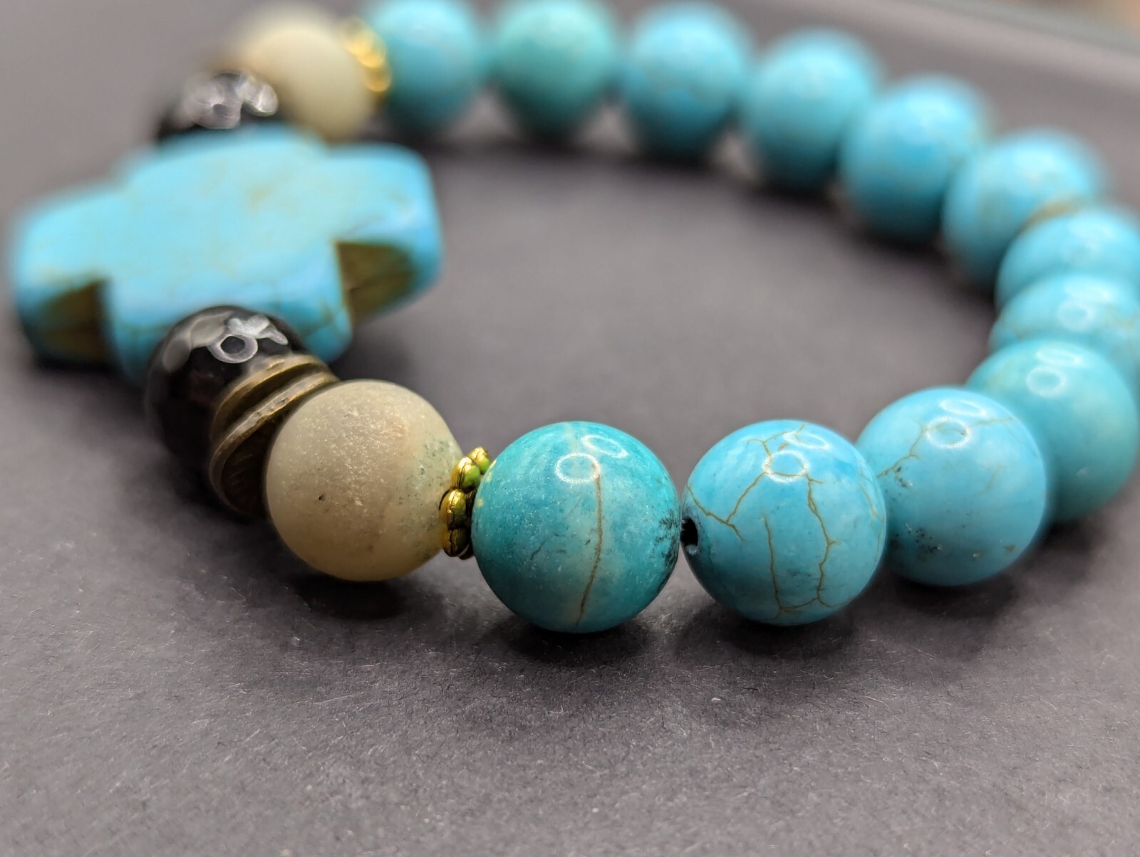 Women’s Stylish Blue Cross Turquoise Beaded Stretch Bracelet (16cm) Small Wrist