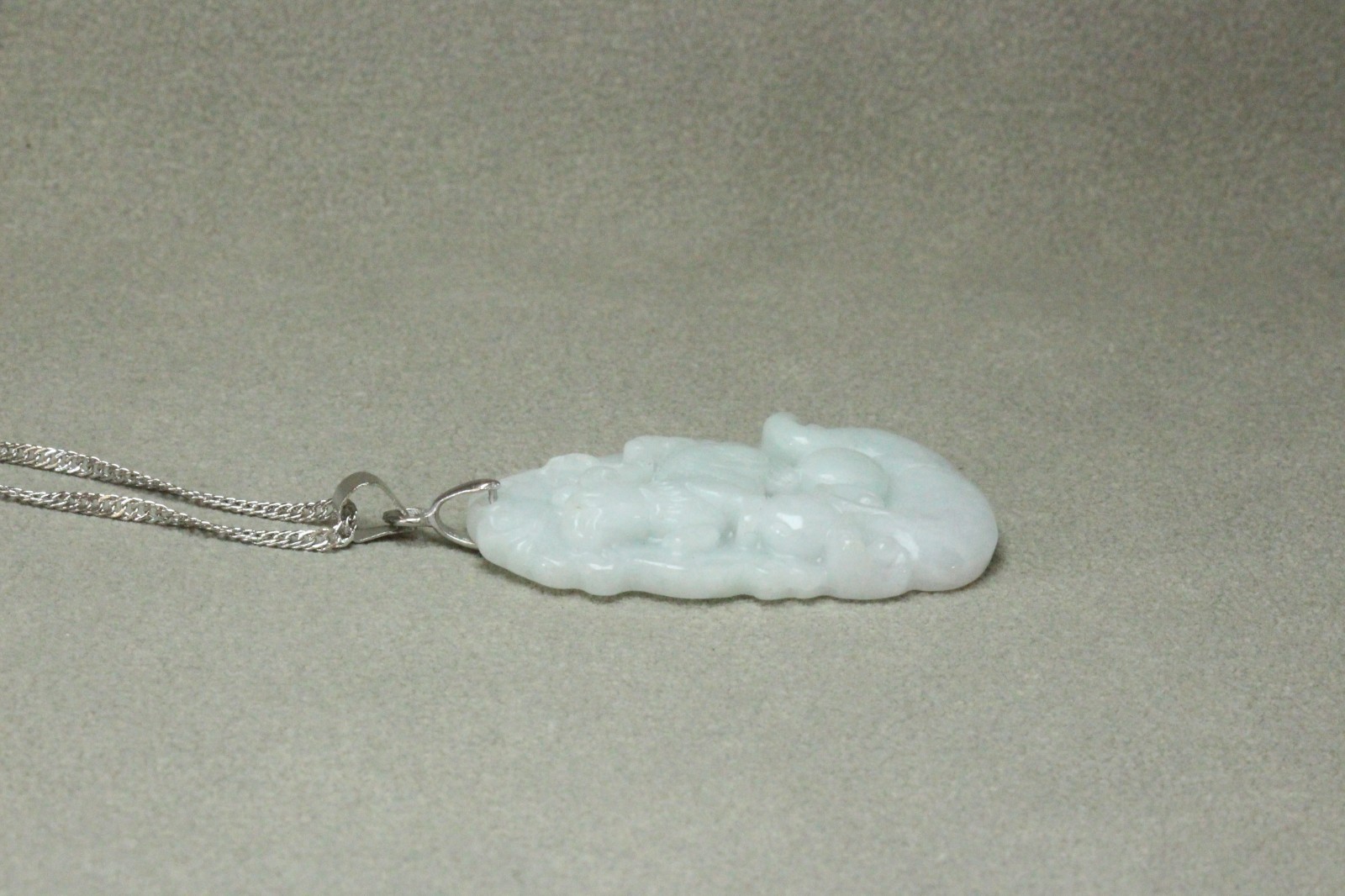 Natural White green A Jadeite jade Hand-Carved Mouse (Chinese Zodiac) Pendant