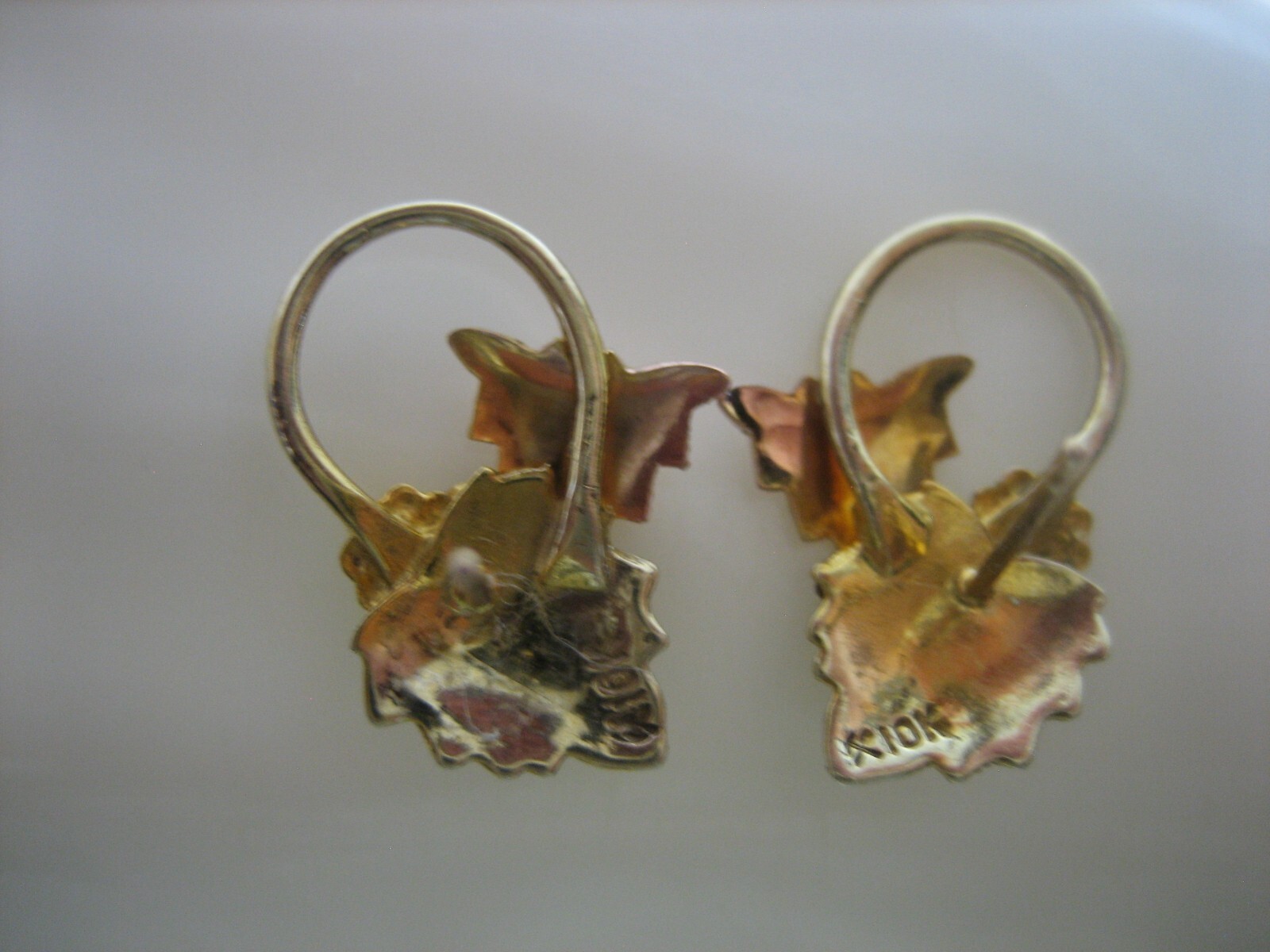 VINTAGE 10K Multi-Tone Gold Black Hills Leaves & Grapes Stud Earrings 2.4 GRAMS