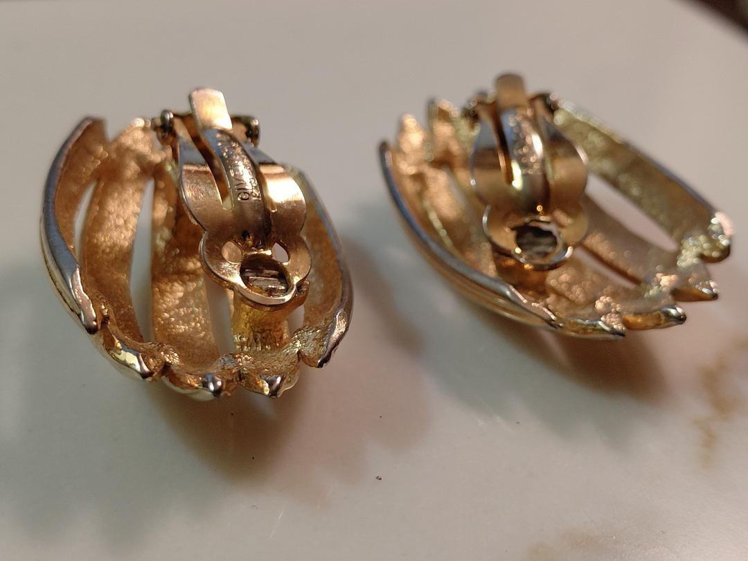 Vintage 1970’s GIVENCHY Paris – New york earrings