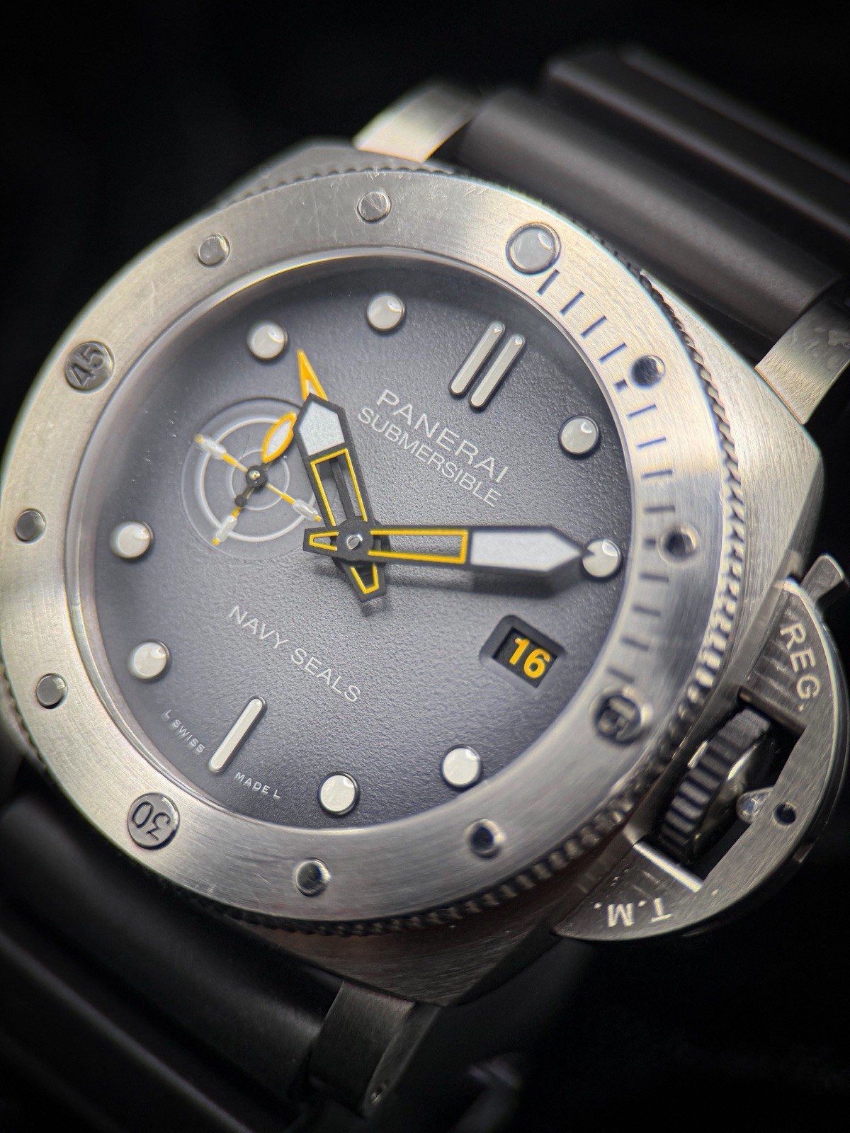 Panerai Submersible Anthracite Men’s Watch – PAM01323