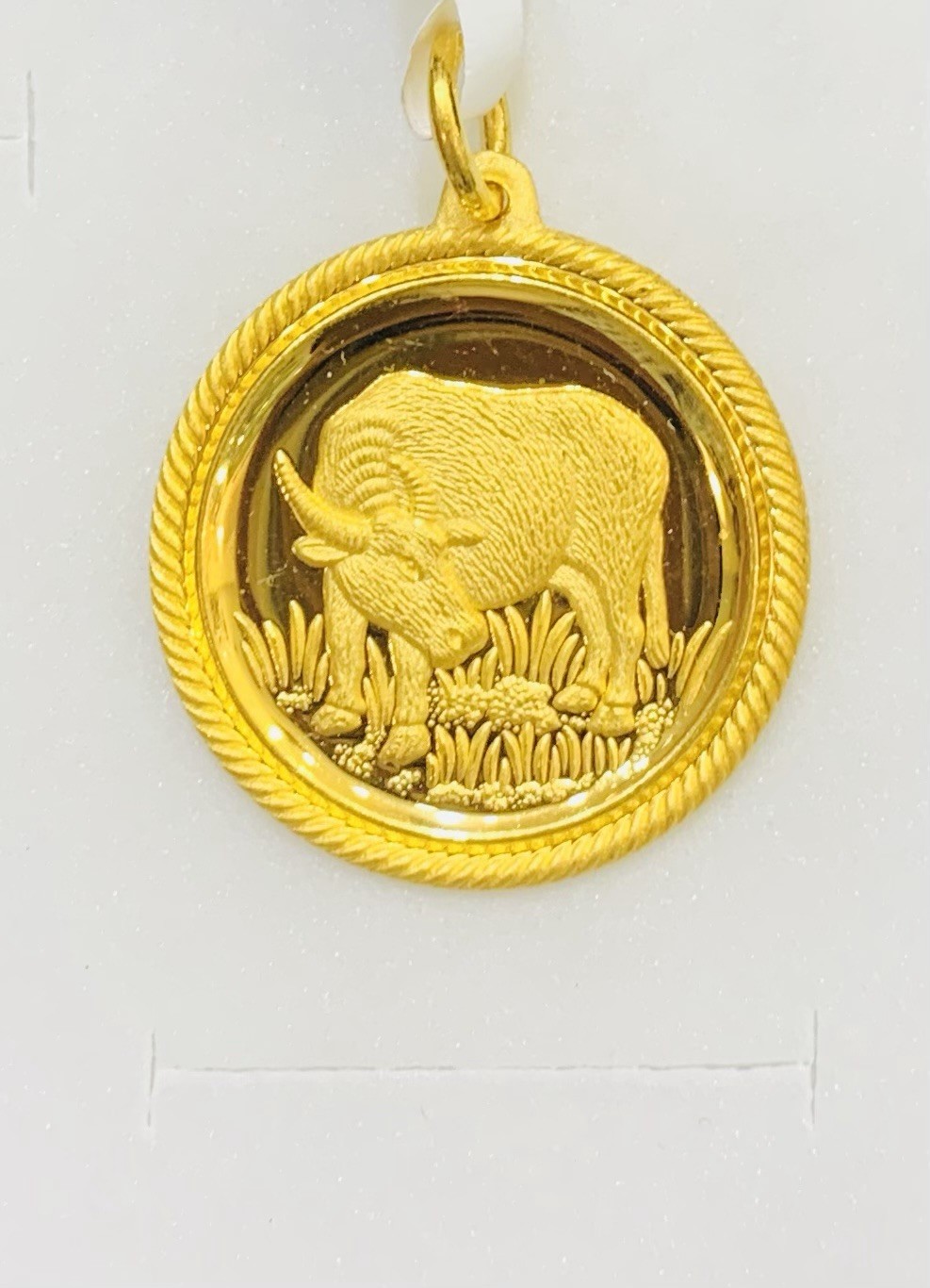 24k Solid Yellow Gold Shaped Round OX Pendant 7.69Grams( Hongkong