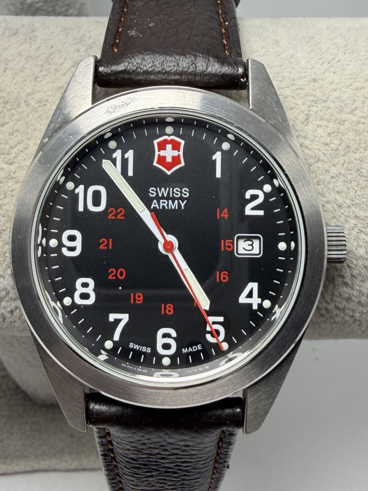 Victorinox Swiss Army Garrison 241083 New Battery 40MM 8.5″ Leather Band