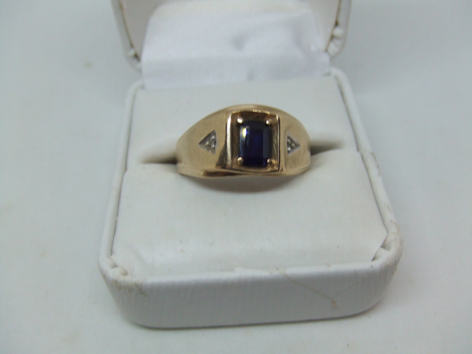 Men’s 10k y.g. onyx ring size 13.5