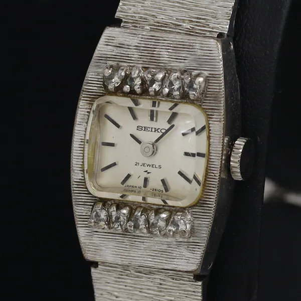 Working Seiko 10-3730 manual winding silver dial with 21 jewels, ladies’ wat
