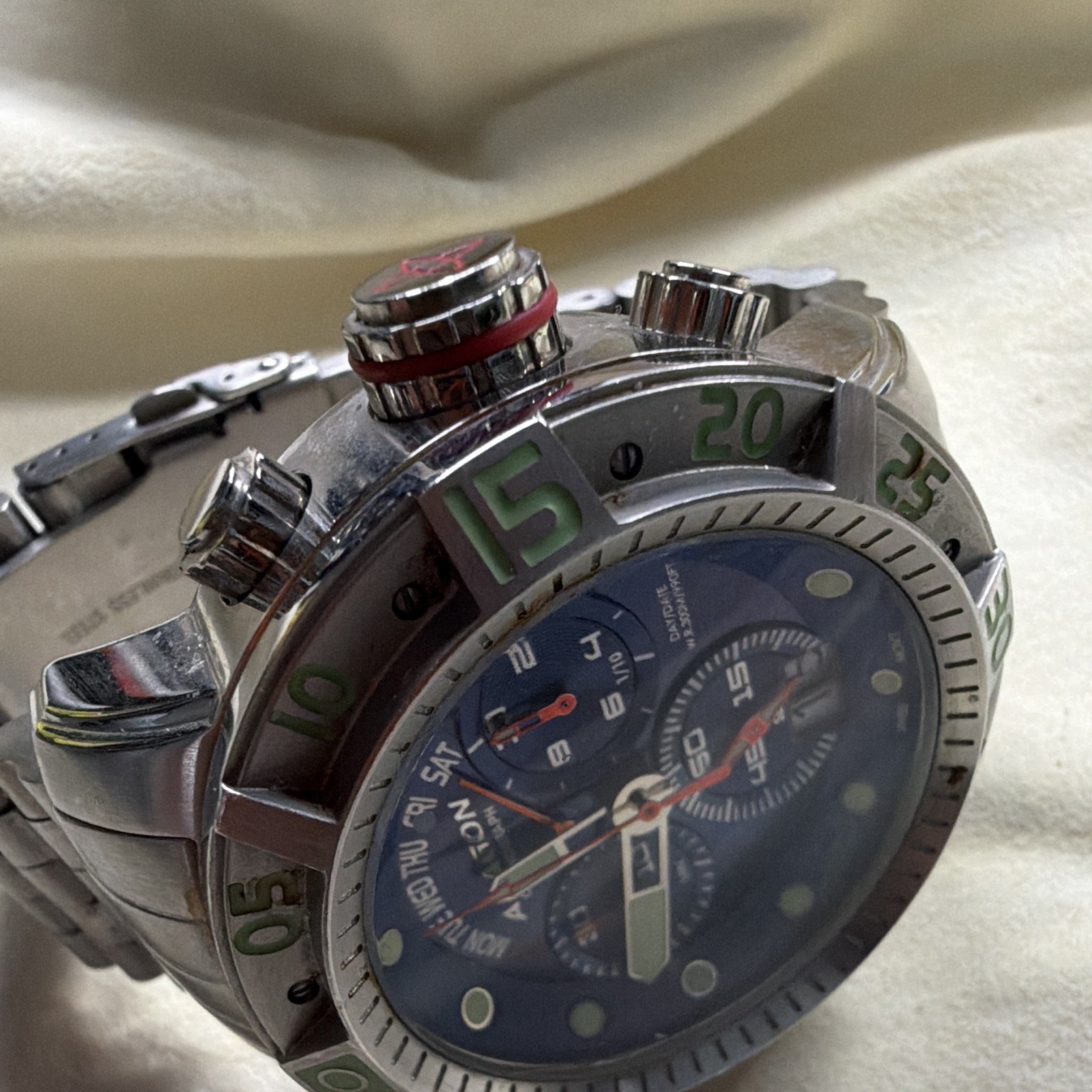Aragon Quartz Diver 200m 50mm Blue Dial Green/Silver Bezel SS Bracelet Day/Date