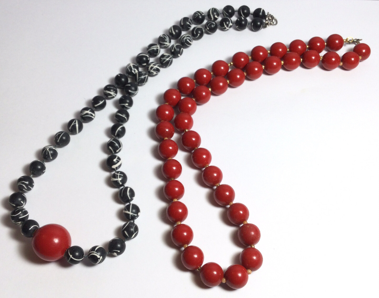 PRETTY VINTAGE LOT OF 2 BLACK & RED WITH WHITE ACCENTS NECKLACES 18” LENGTHS
