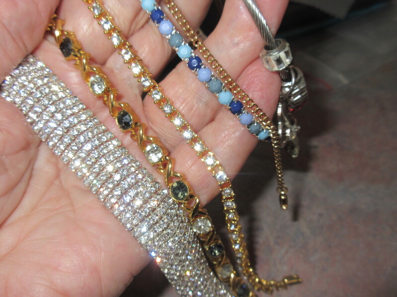 #B5 vintage lots of 14 items, set of 2 set earrings 1 rings and 2 necklaces 6