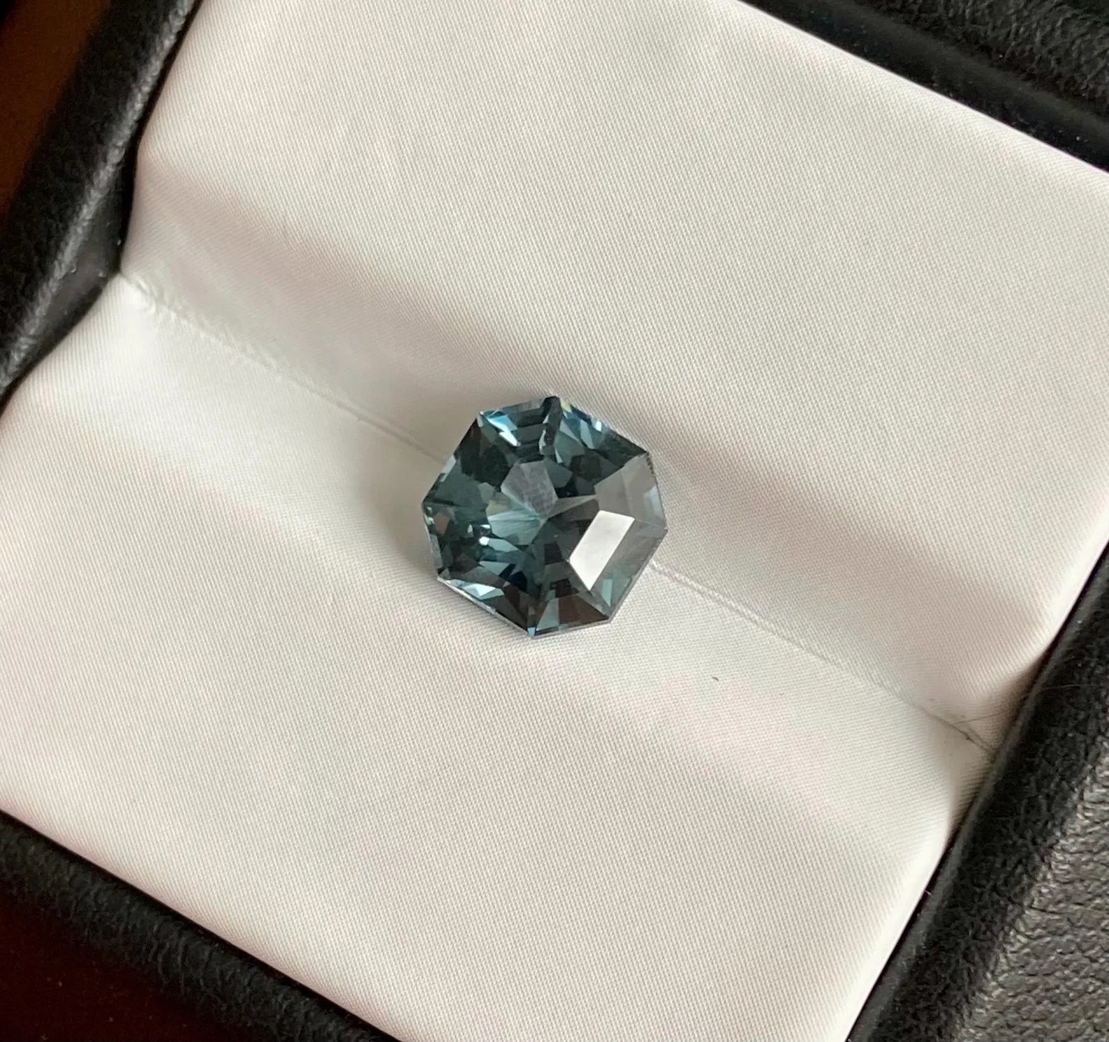 Natural Grey-blue Spinel loose gemstone 2.09 ct. High quality, Octagon, Tanzania