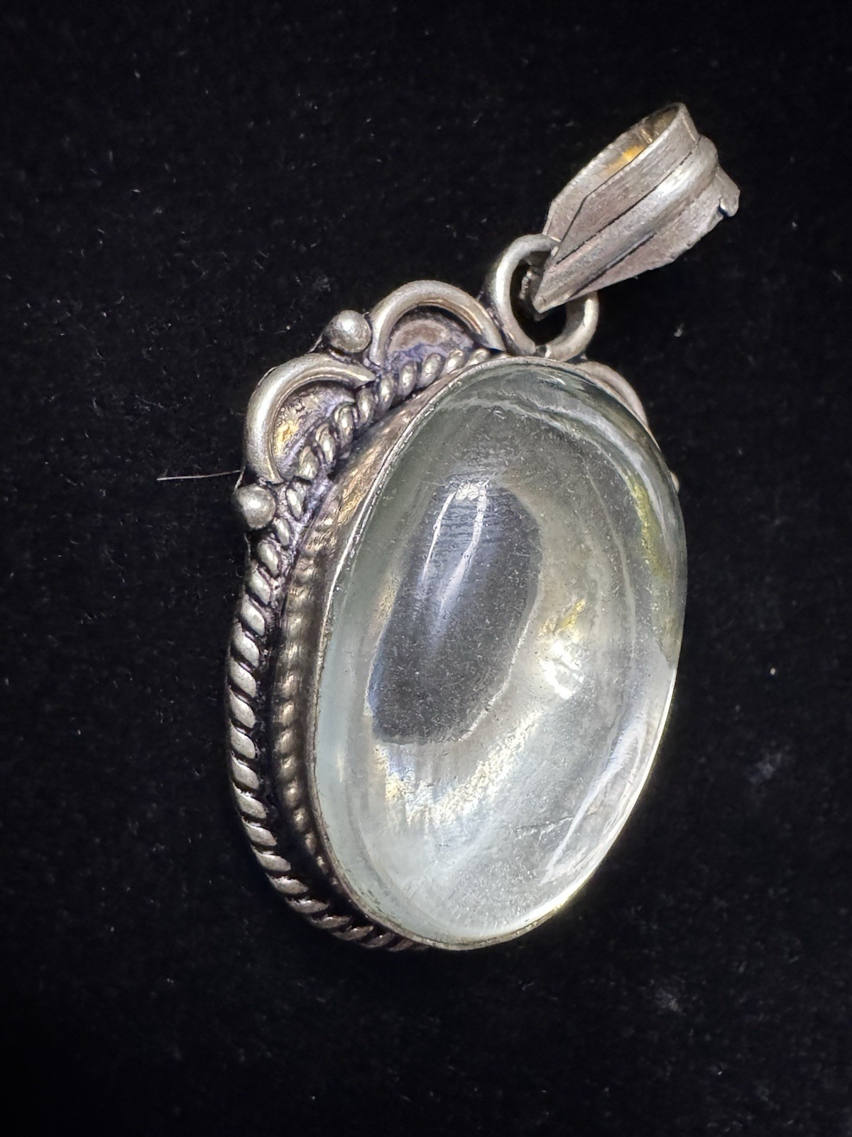 19g Vintage 2” Artisan Silver Tone Quartz Family Cabochon Penda