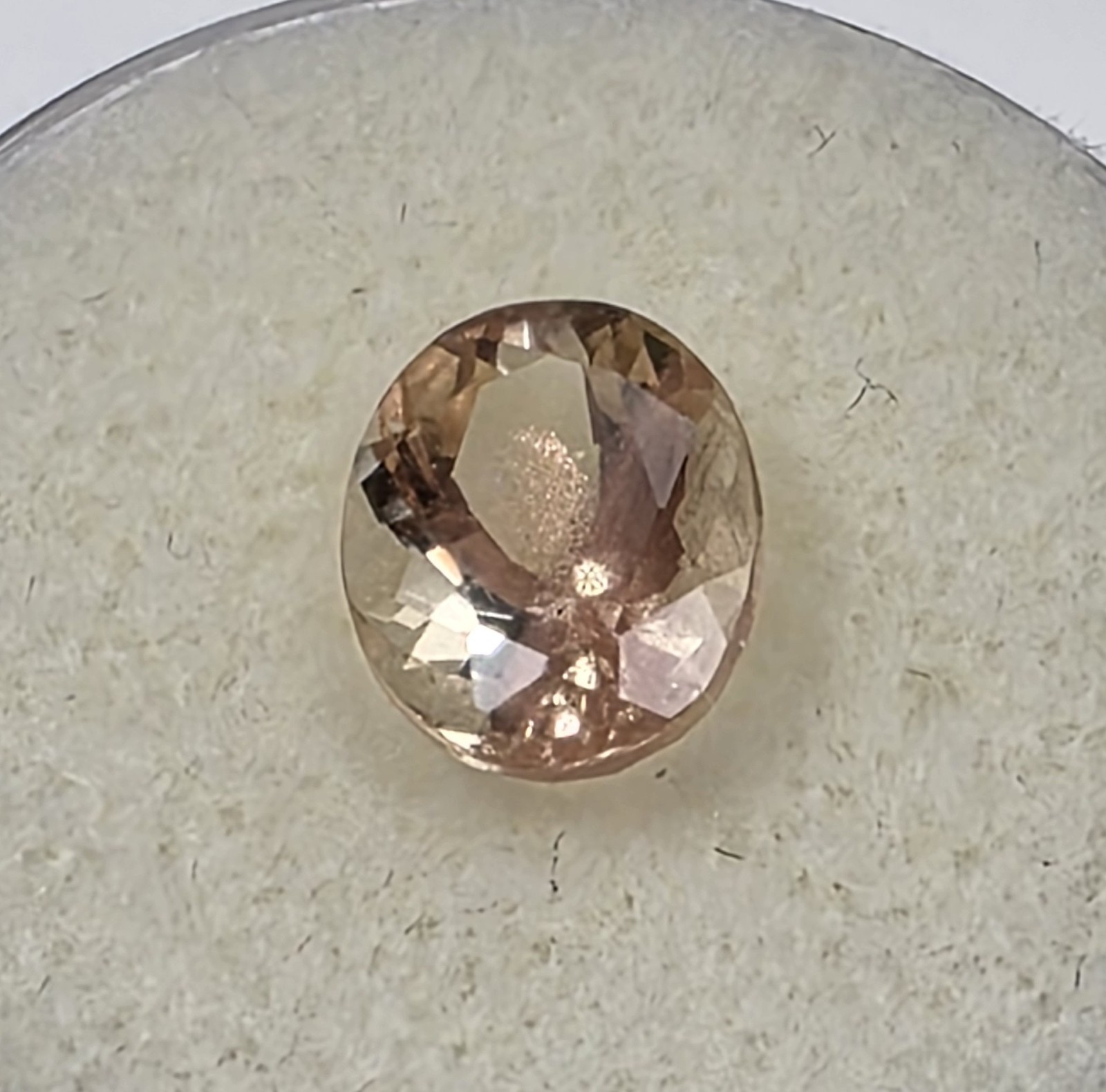 1.83 ct Oregon Sunstone –Oval Cut – Champagne with copper schiller