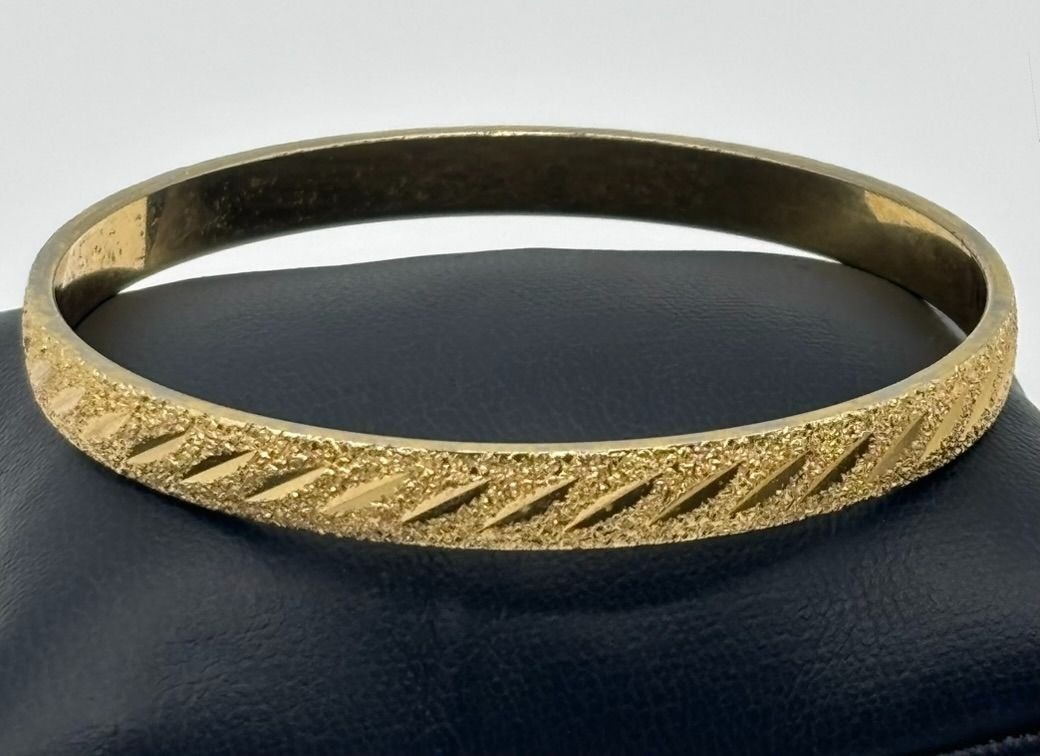 Vintage Monet Etched Textured and Shiny Gold-Tone Bangle Bracelet Signed 8-1/8″