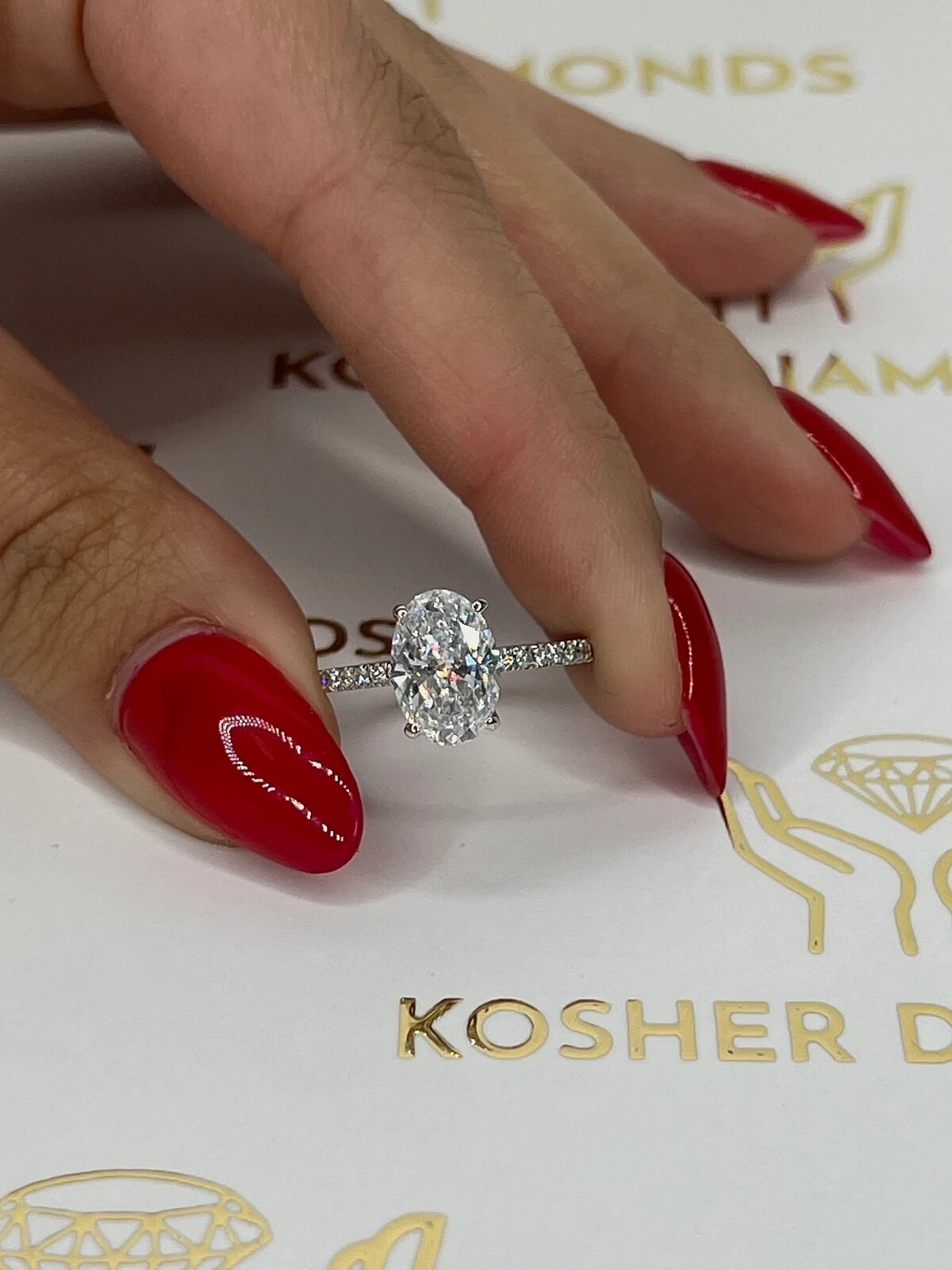 2.25 Ct D/VVS2 IGI CERTIFIED Lab Created Oval Cut Diamond Solitaire Hidden Halo