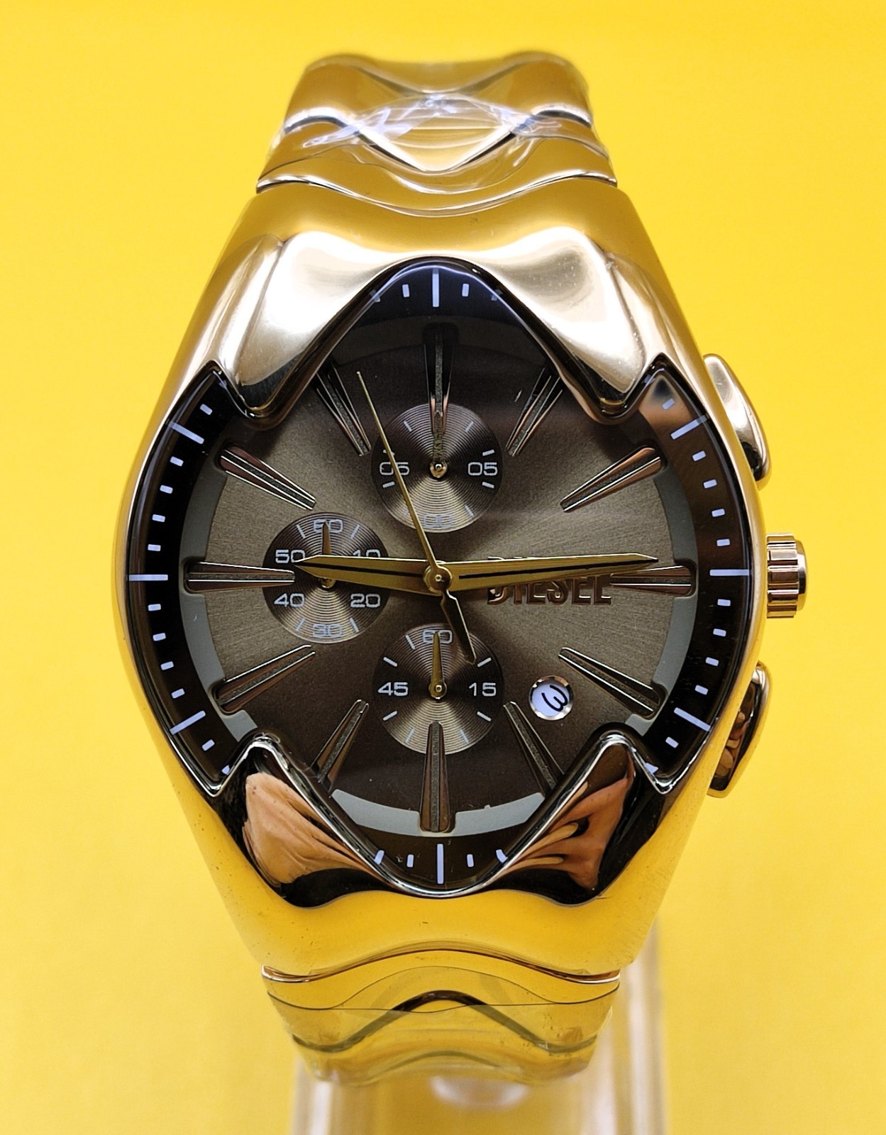 Premium Diesel Chronograph Golden Dial Analog Refurbished Men’s Wrist Watch