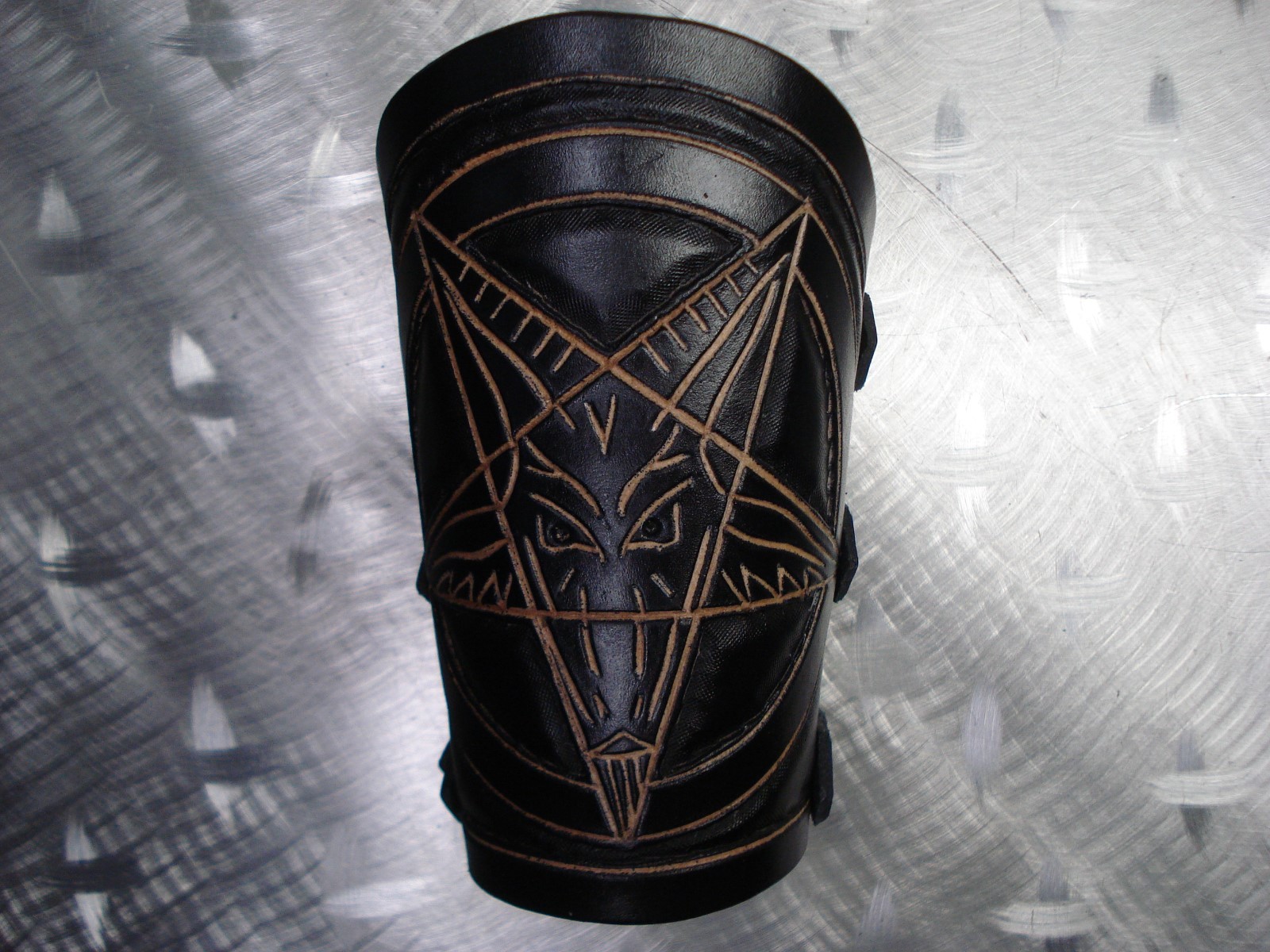 SETHERIAL.. LEATHER CARVED PENTAGRAM GAUNTLET. BLACK METAL (MDLG0329)