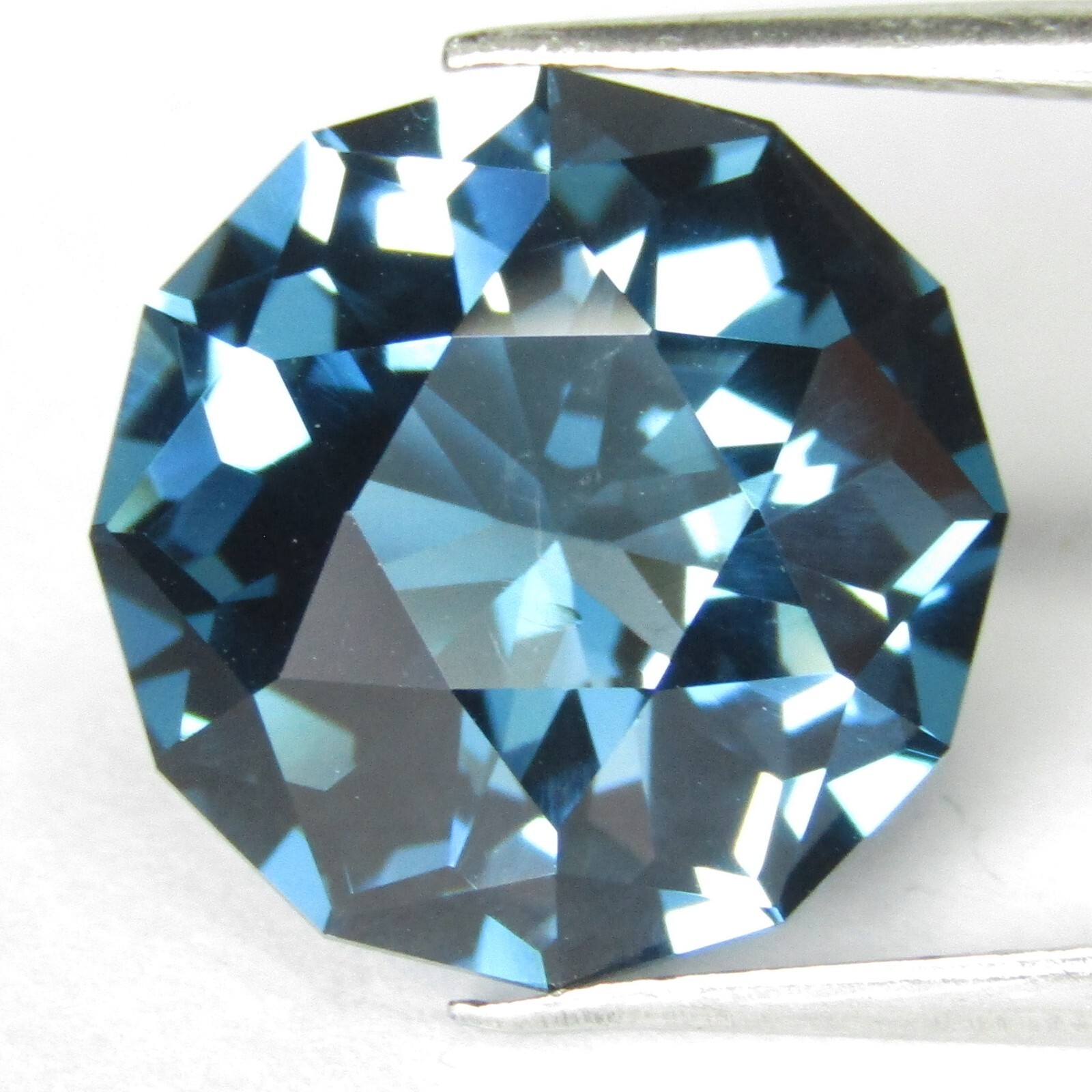 11.09Cts Shimmering Natural London Blue Topaz 13.5mm Round Custom Cut Gemstone