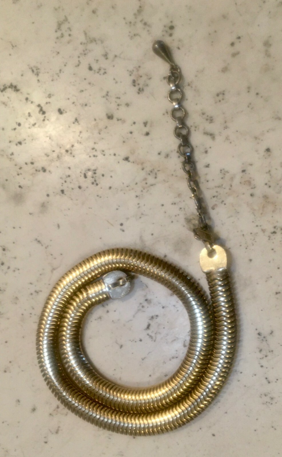 Beautiful 14″ Vintage Signed MONET Flexible Chain NECKLACE with Hook Clasp