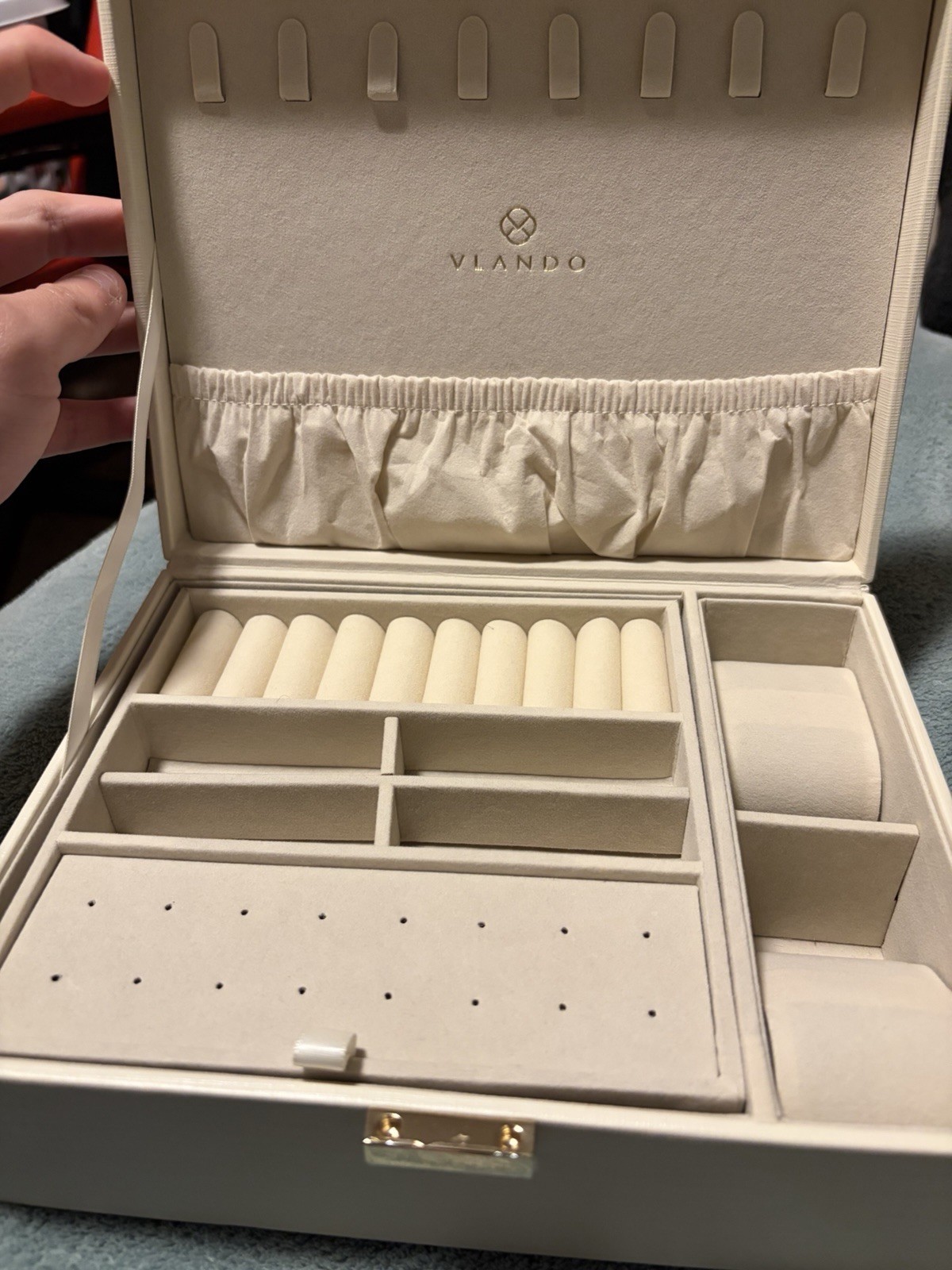 Vlando White Faux Leather Jewelry Box, Lined Velvet, Ring & Earring, 25+ Cap
