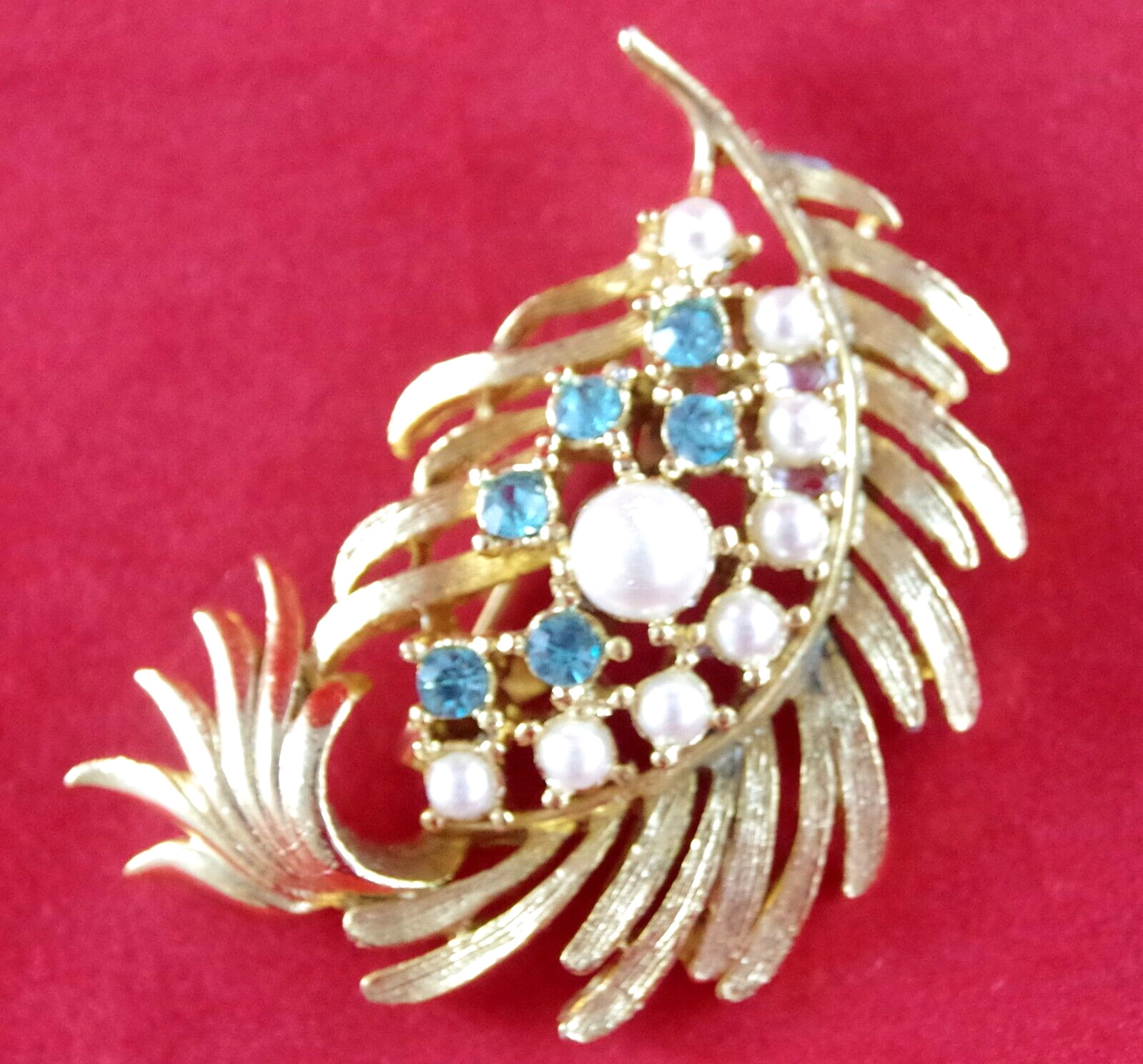 Pretty! VTG 1960’s GERRY’S RHINESTONE & PEARL GOLD FEATHER PLUME LEAF BROOCH PIN