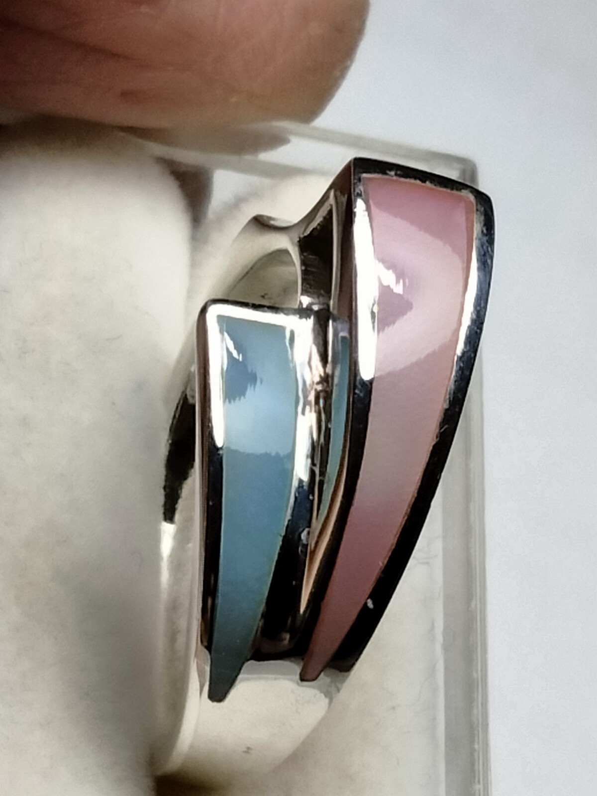CHARMING MOP INLAYS IN TRENDY STERLING SILVER.925 RING SIZE 8.75-9.0