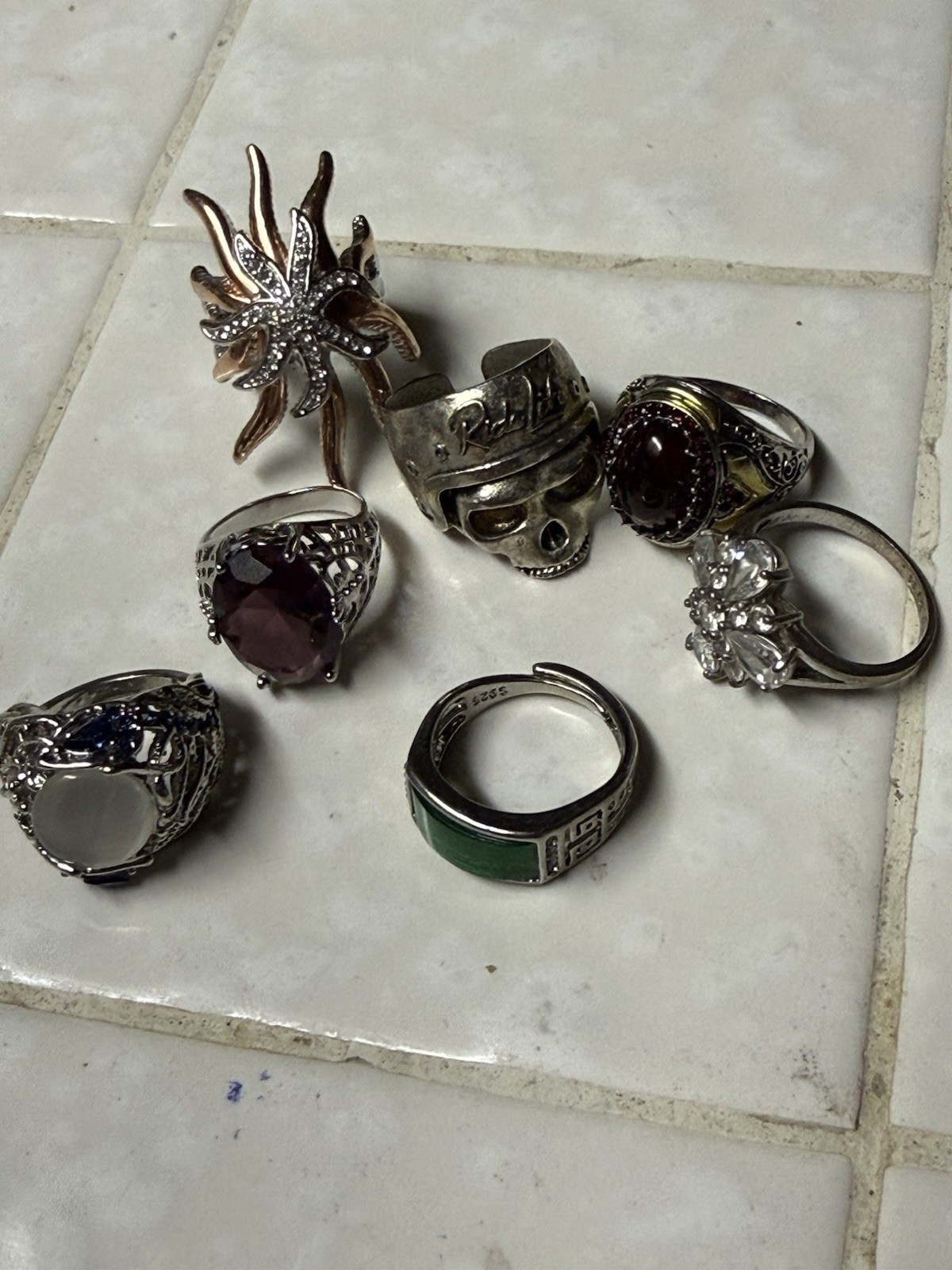 Lot Of 7 Rings Costume Jewelry Several All Different Rings To Fit Any Styles.