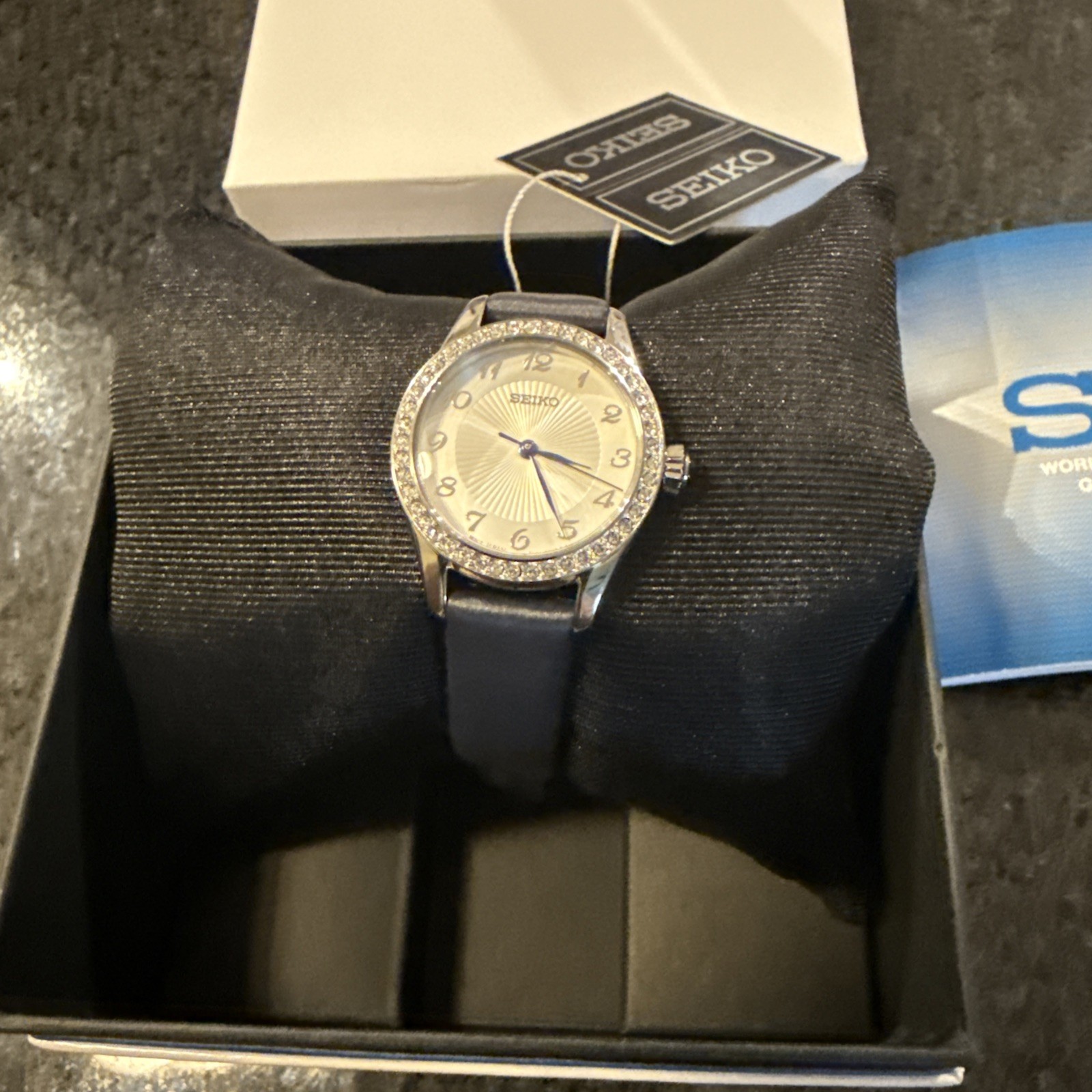 Seiko Core Quartz Crystal Silver Dial Ladies Watch SUR385P2 New