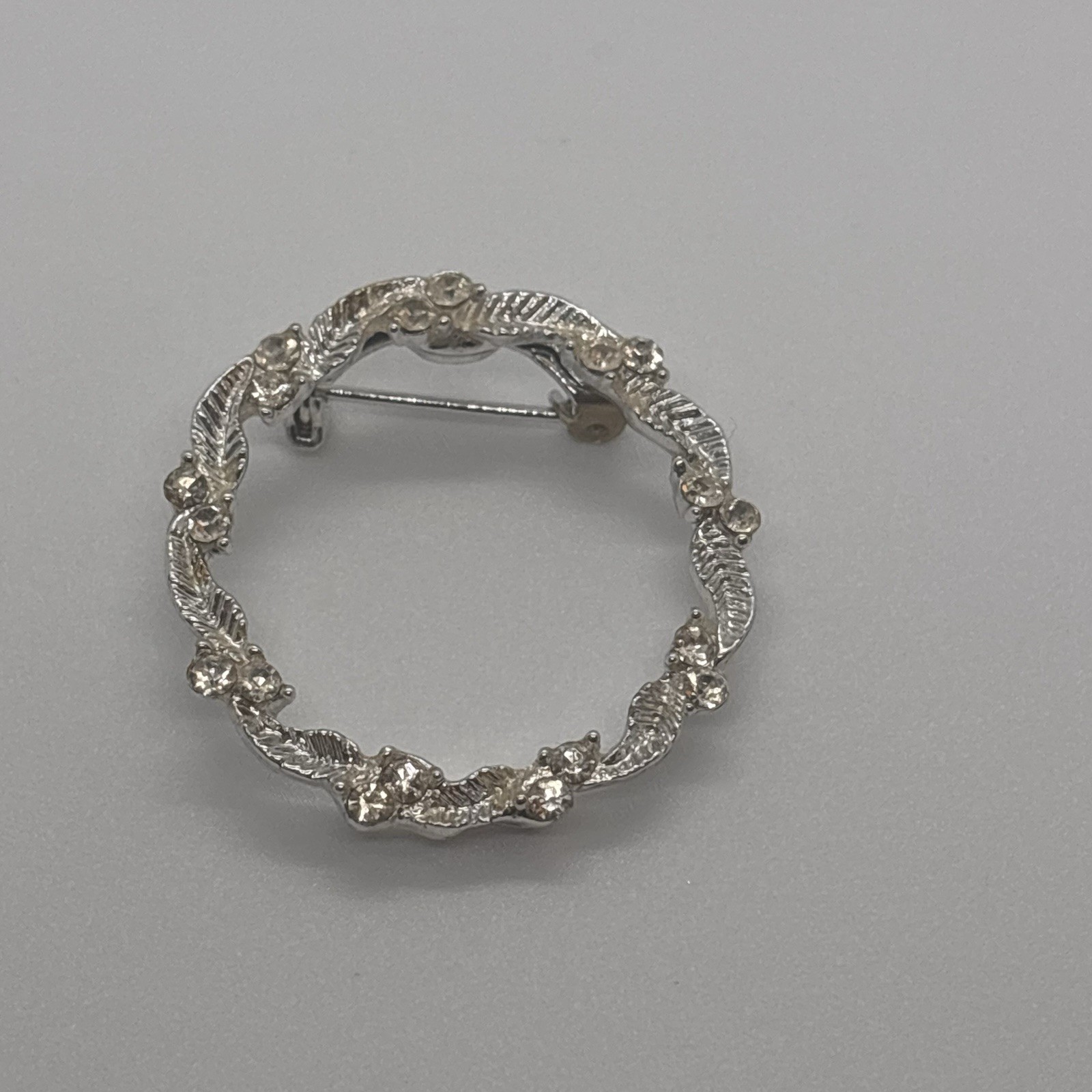 Vintage Gerry’s Brooch Pin Silver Tone Textured Leaf Costume Jewelry