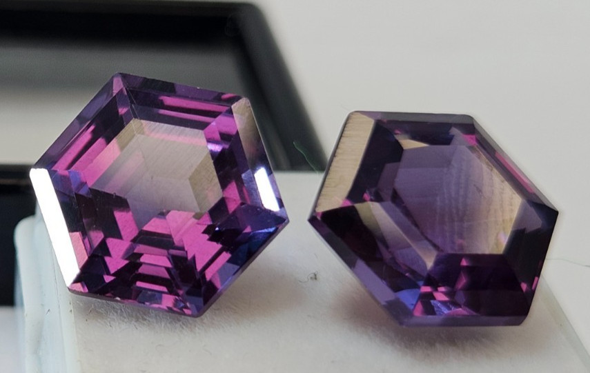 Alexandrite Hexagon Cut 21-22 Ct Colour Changing Natural Pair Gemstone FR-168