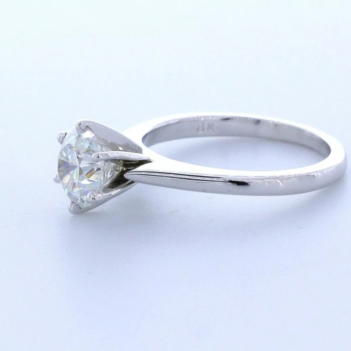 Classic Solitaire Engagement Ring 18K Gold 1.37 CT Round Lab-Grown Diamond F VS1