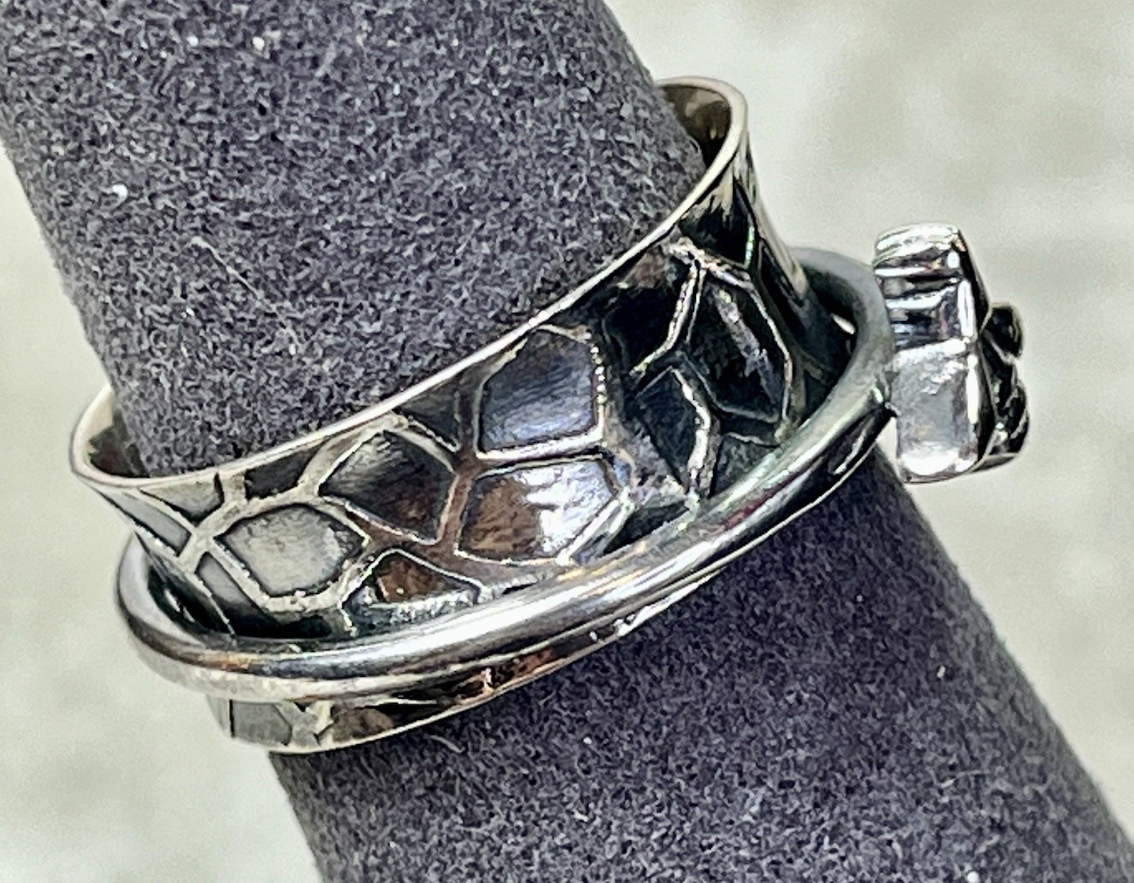 925 Honeycomb Sterling Silver Spinner Ring w/ Bee Accent Fidget Meditation Band