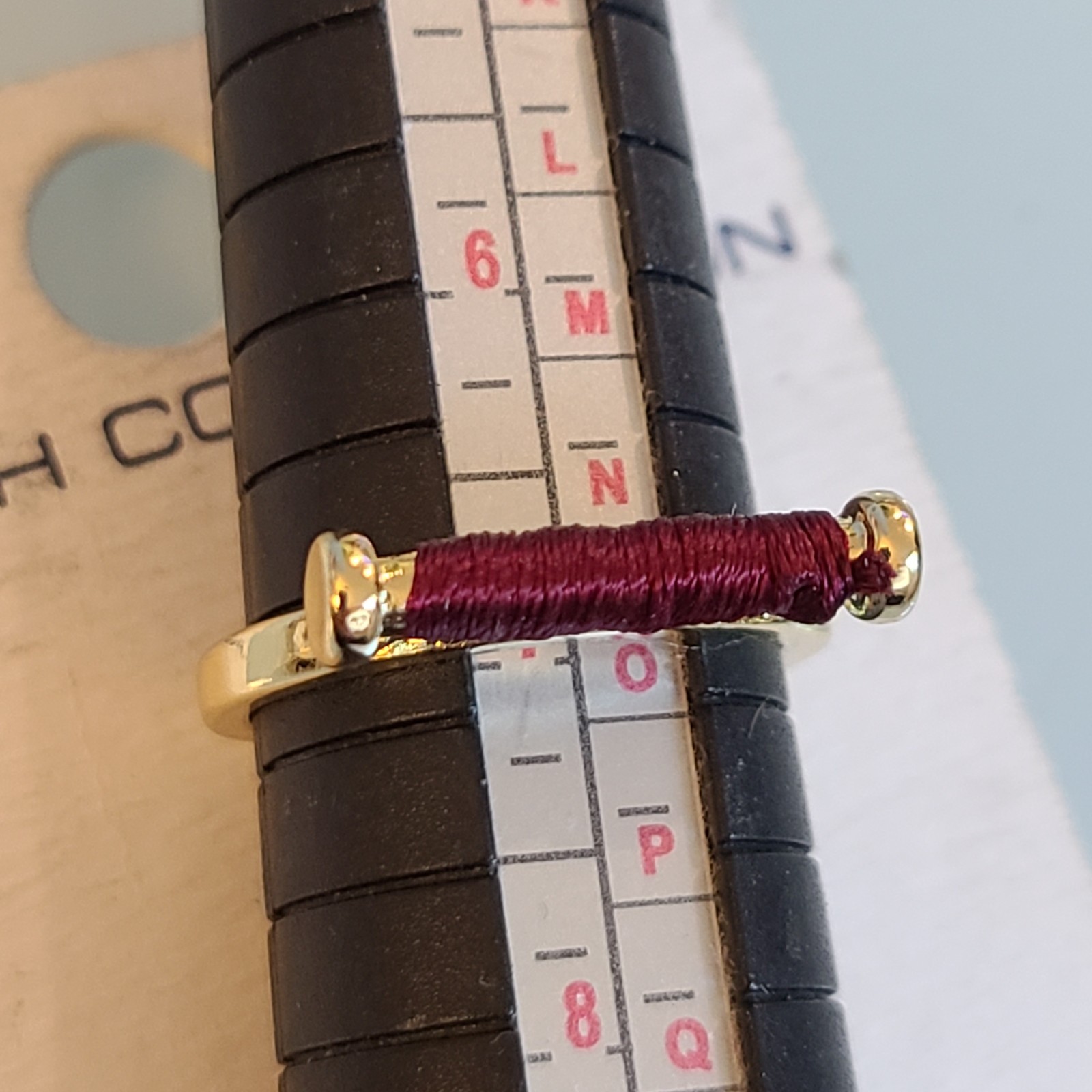 French Connection Gold Tone Bar Ring Burgundy Thread Wrapped T-Bar Size 7 New