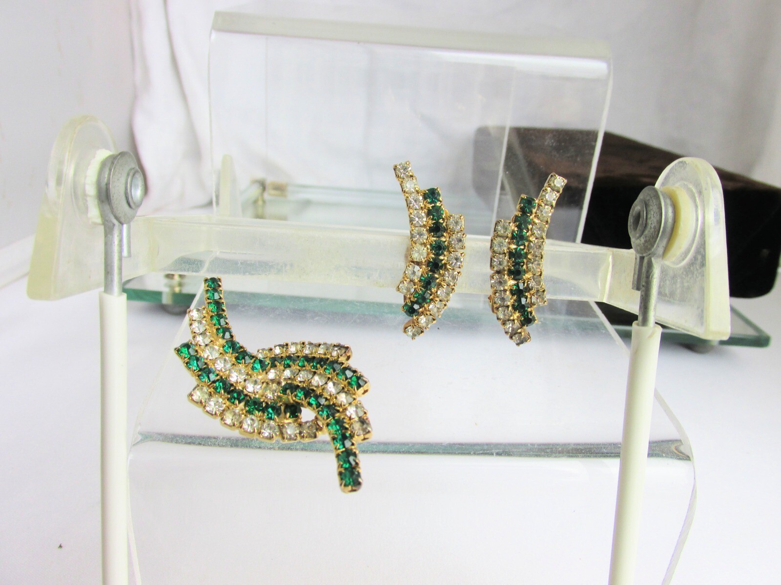 Vintage Swirls Sparkling Green & White Rhinestone Pin & Earrings Set