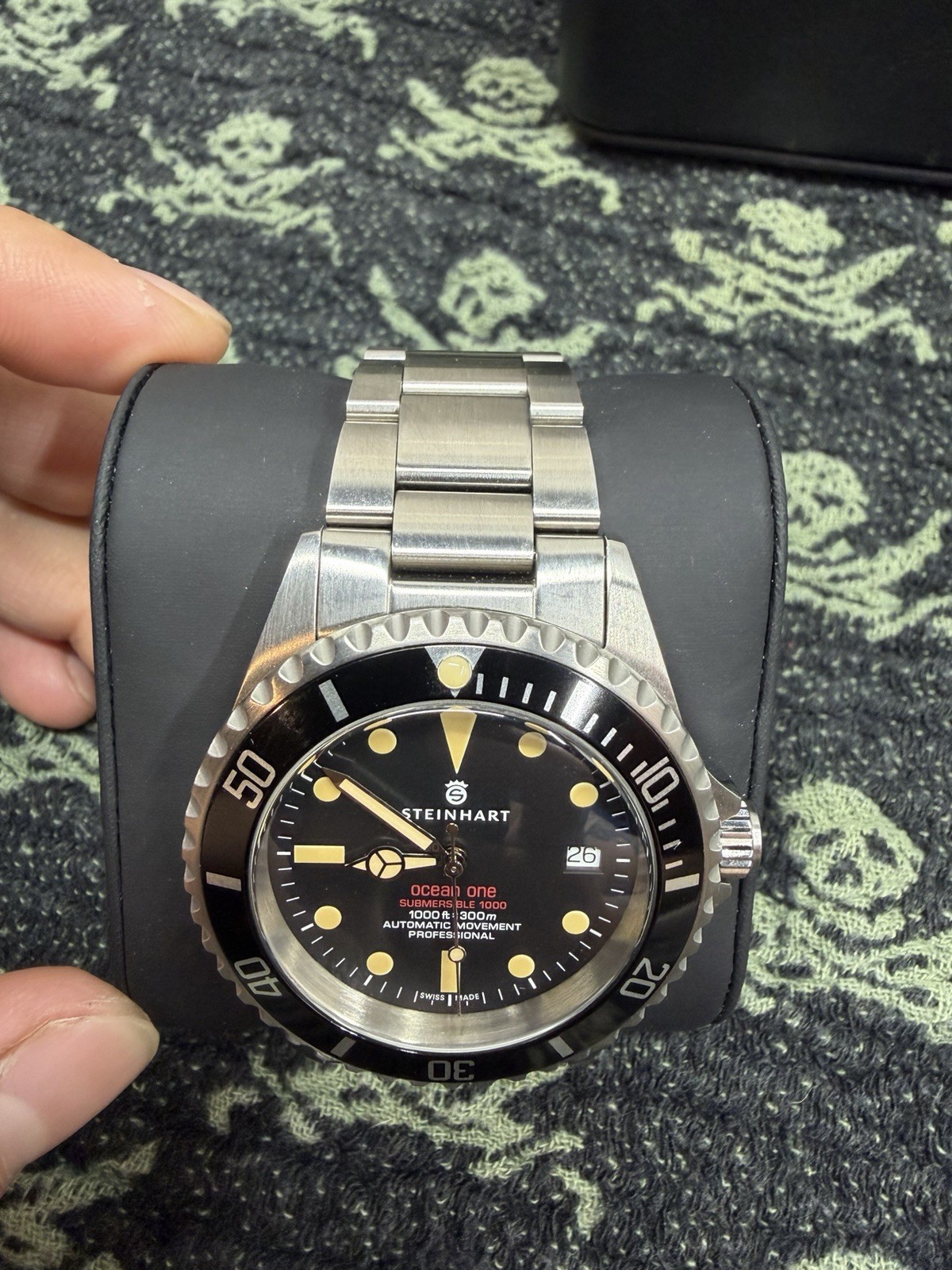 Steinhart Ocean One Automatic Diver 300m “Vintage Red”