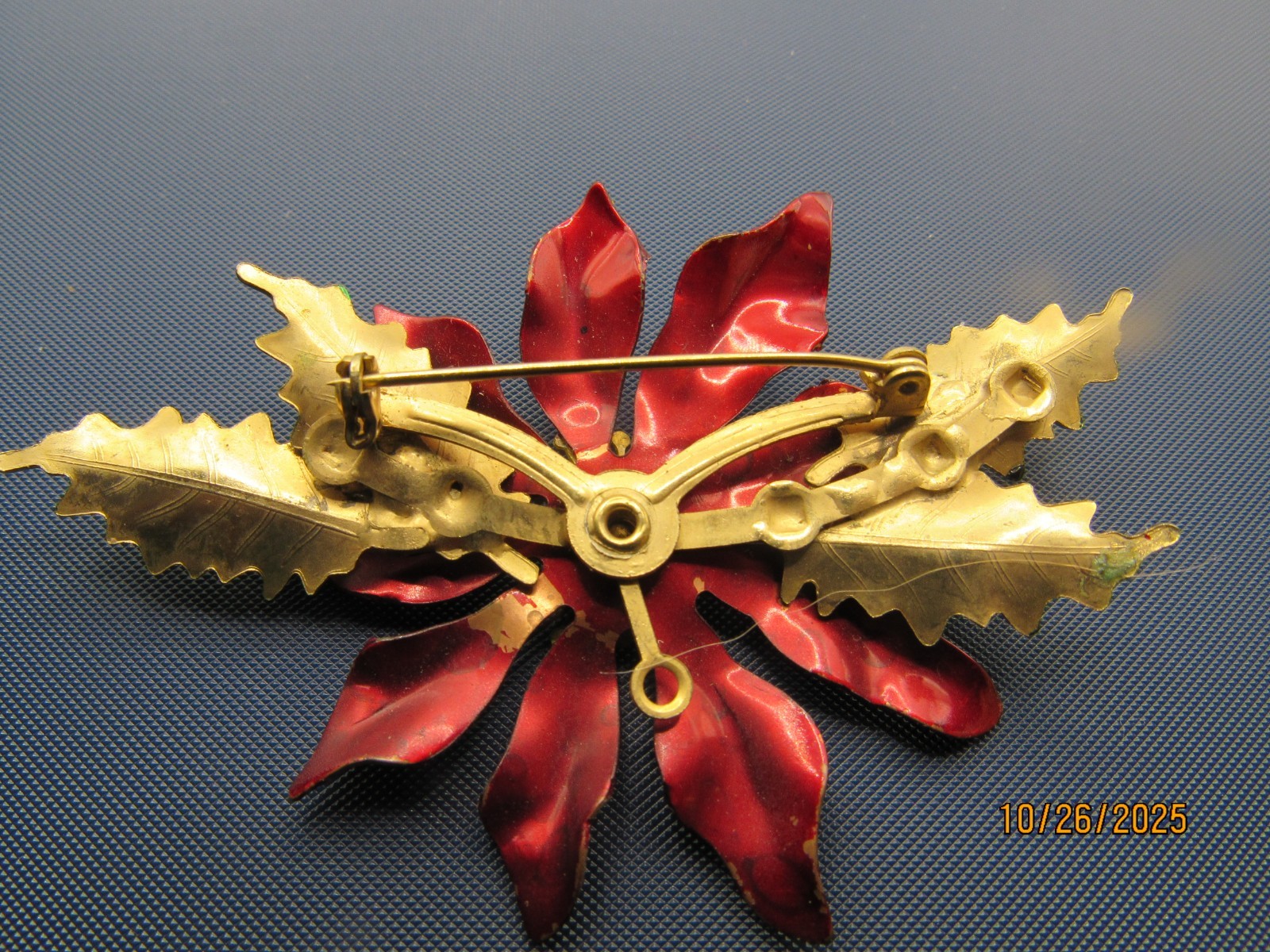VINTAGE CHRISTMAS POINSETTIA METAL BROOCH 3″
