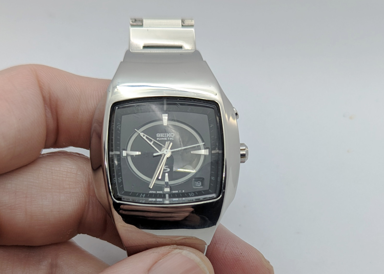 Seiko Kinetic 5M45 R-SUS GMT Black Dial Integrated Bracelet | New Capacitor