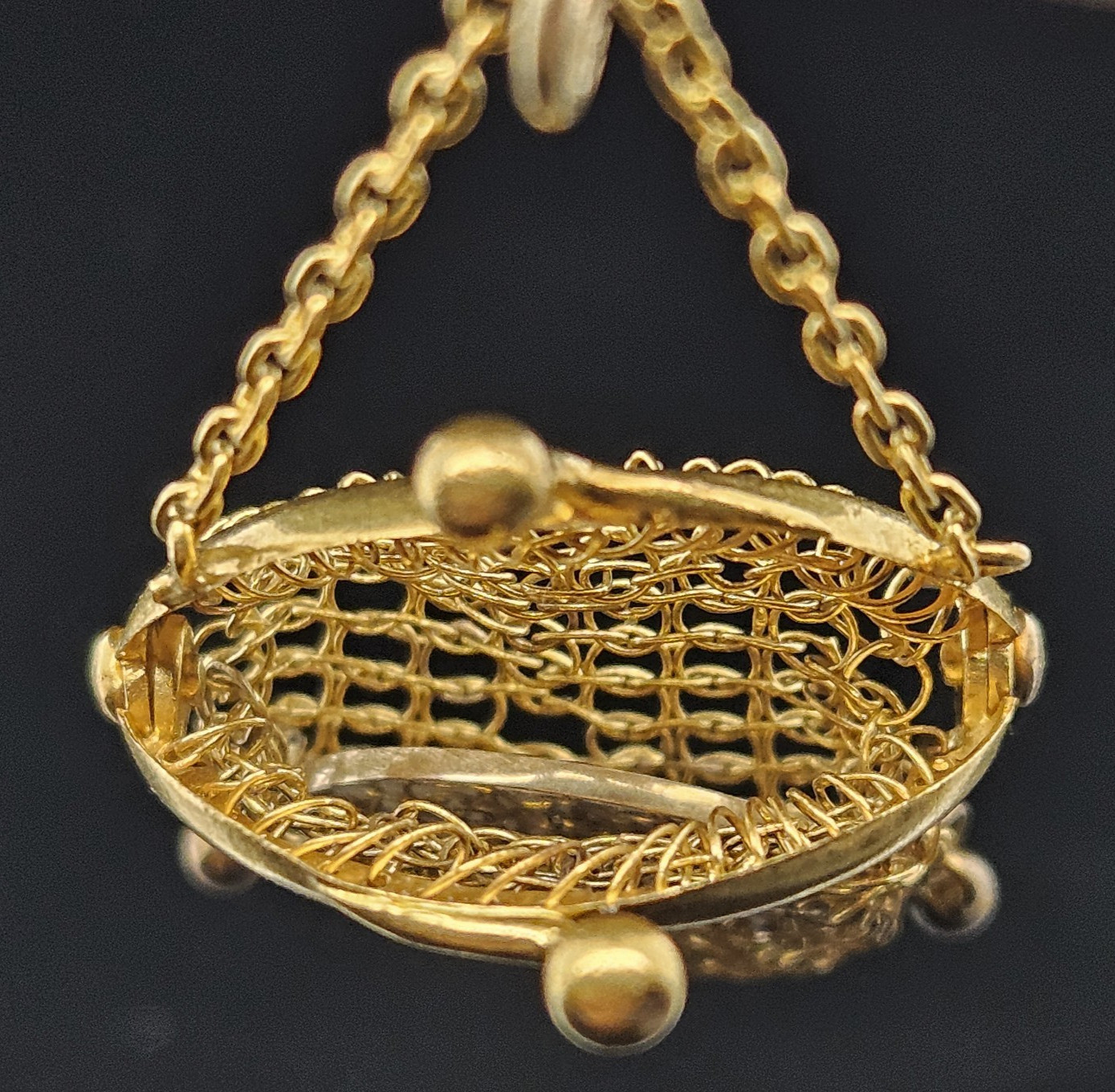 18K Gold Antique Mesh Purse Good Luck Love Token Coin Inside Charm Pendant 1905