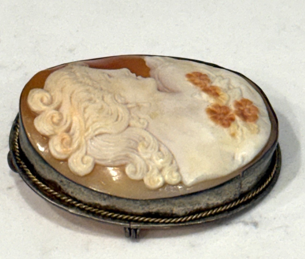 Stunning Shell Cameo profile of a woman adorned With Flowers Brooch/Pendant