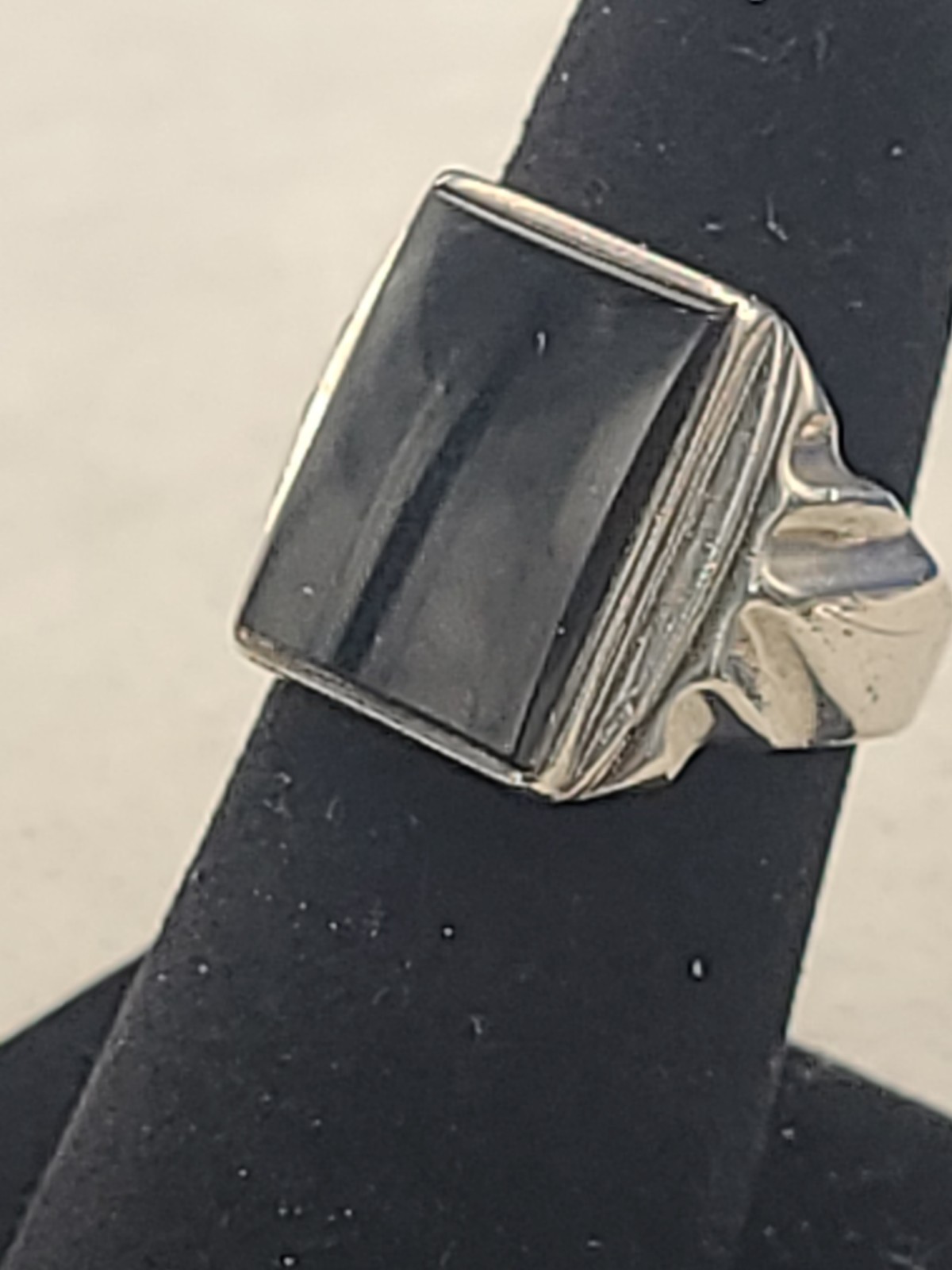 Vintage 9.5 Grams BLACK ONYX RING set in STERLING SILVER Size 7