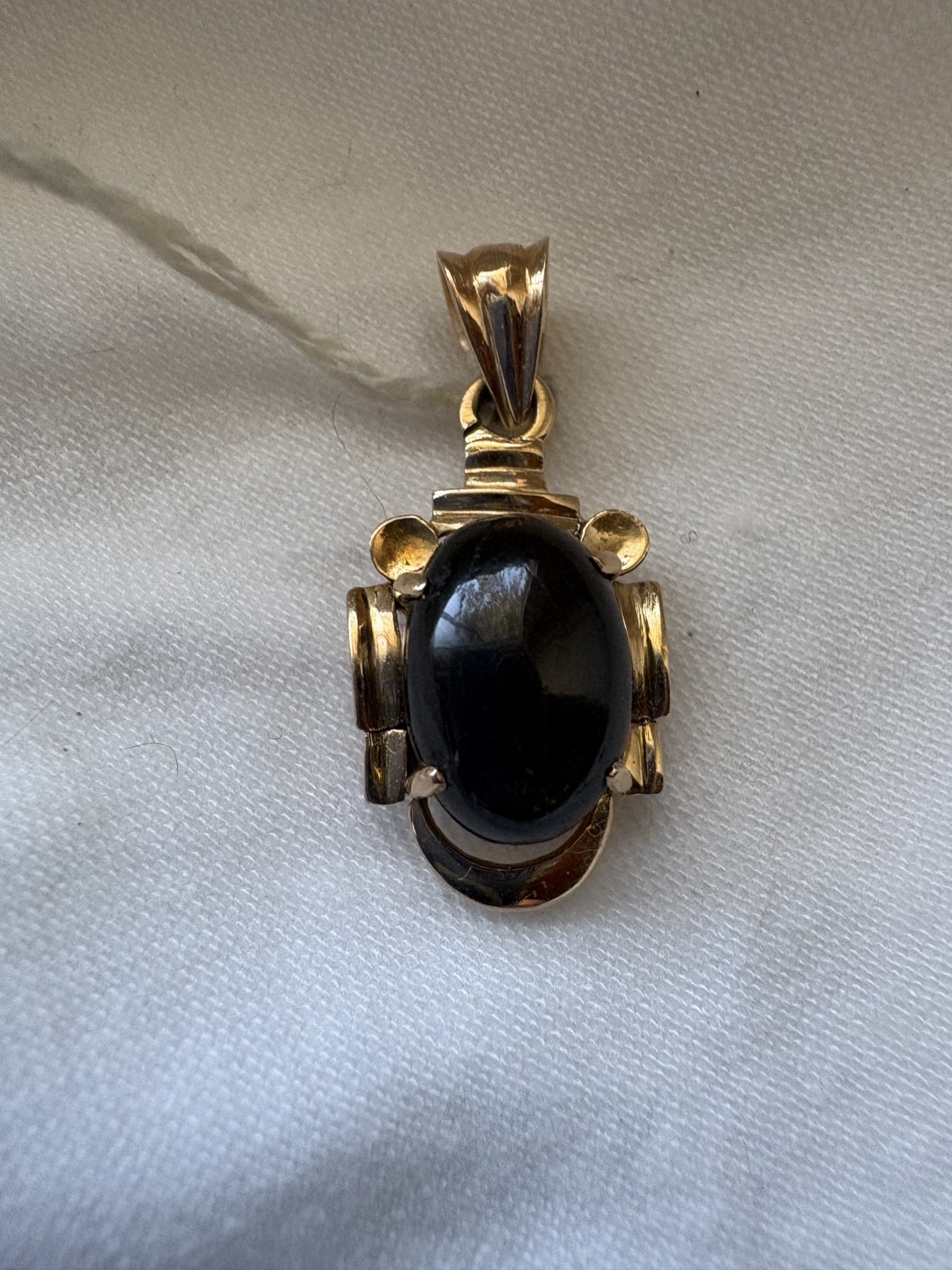 Vintage NOS Star of India Pendant in 18K Gold Setting