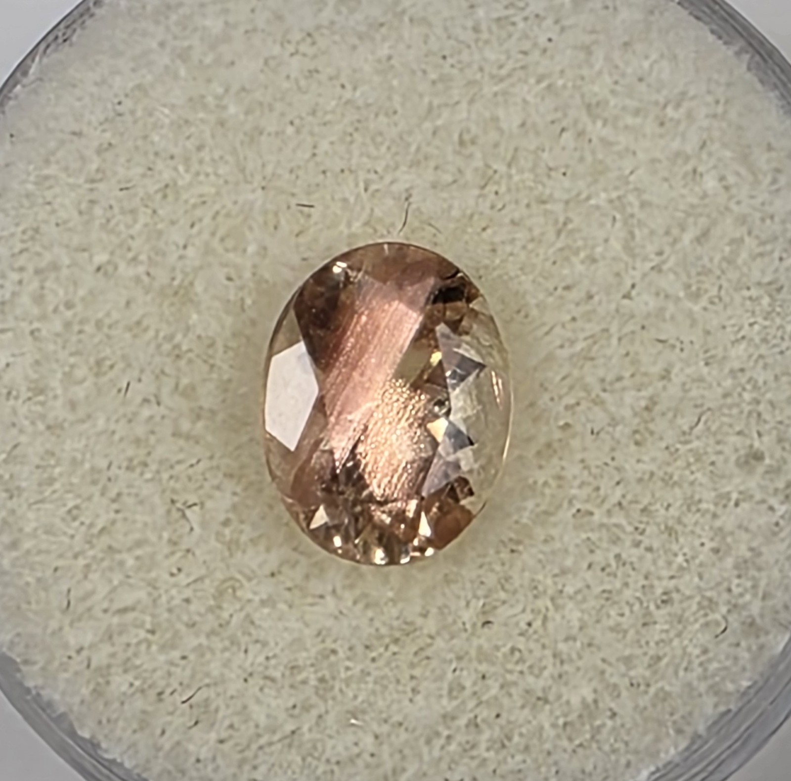 1.83 ct Oregon Sunstone –Oval Cut – Champagne with copper schiller