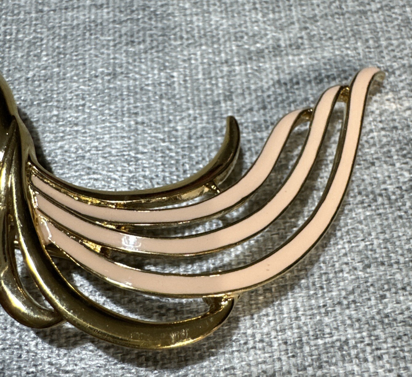 Vintage Trifari 1980s Signed Gold Pink Enamel Paradise Bird Brooch Rare!