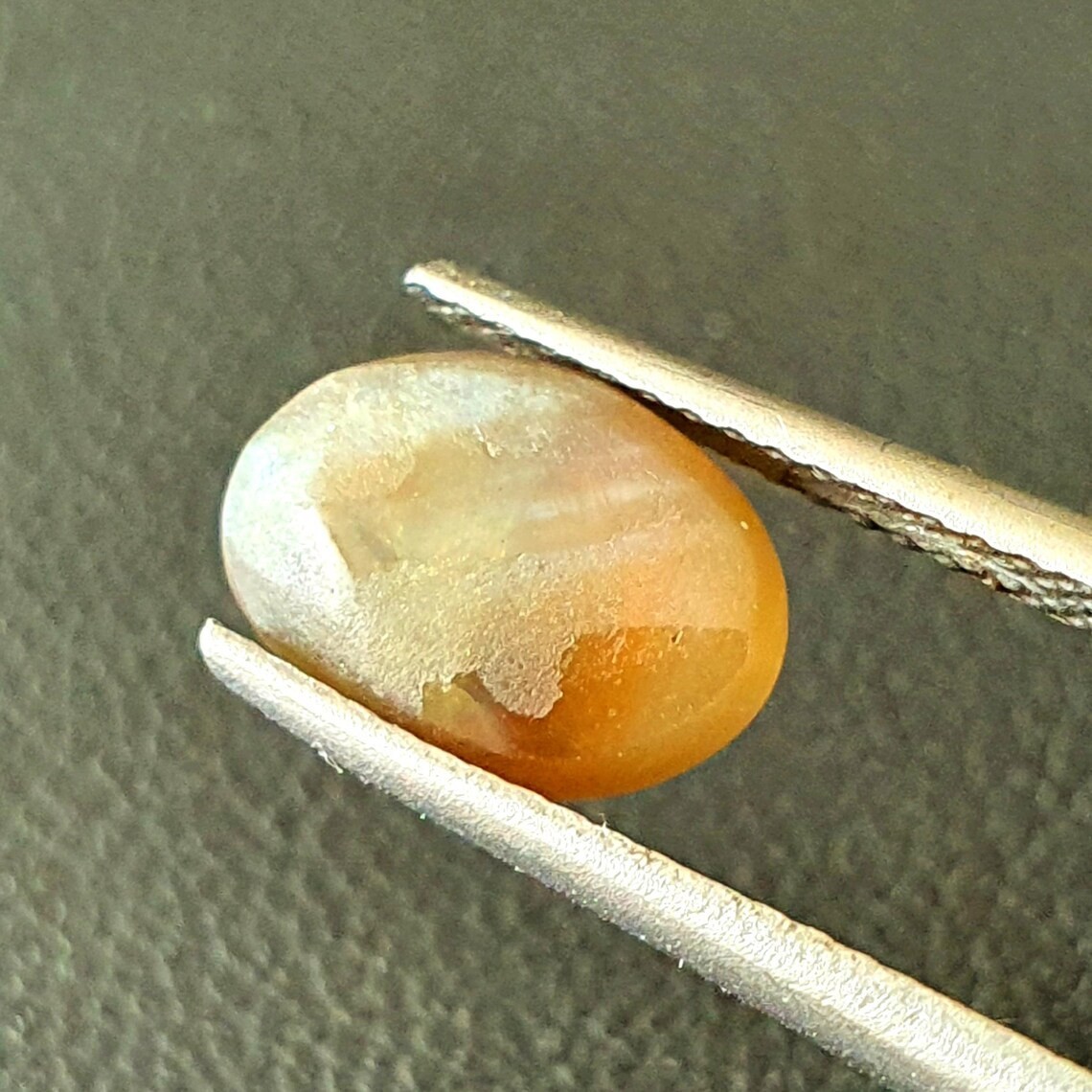 3.67 ct Sri Lankan Milk and Honey Chrysoberyl Cat’s Eye Unheated gemstone