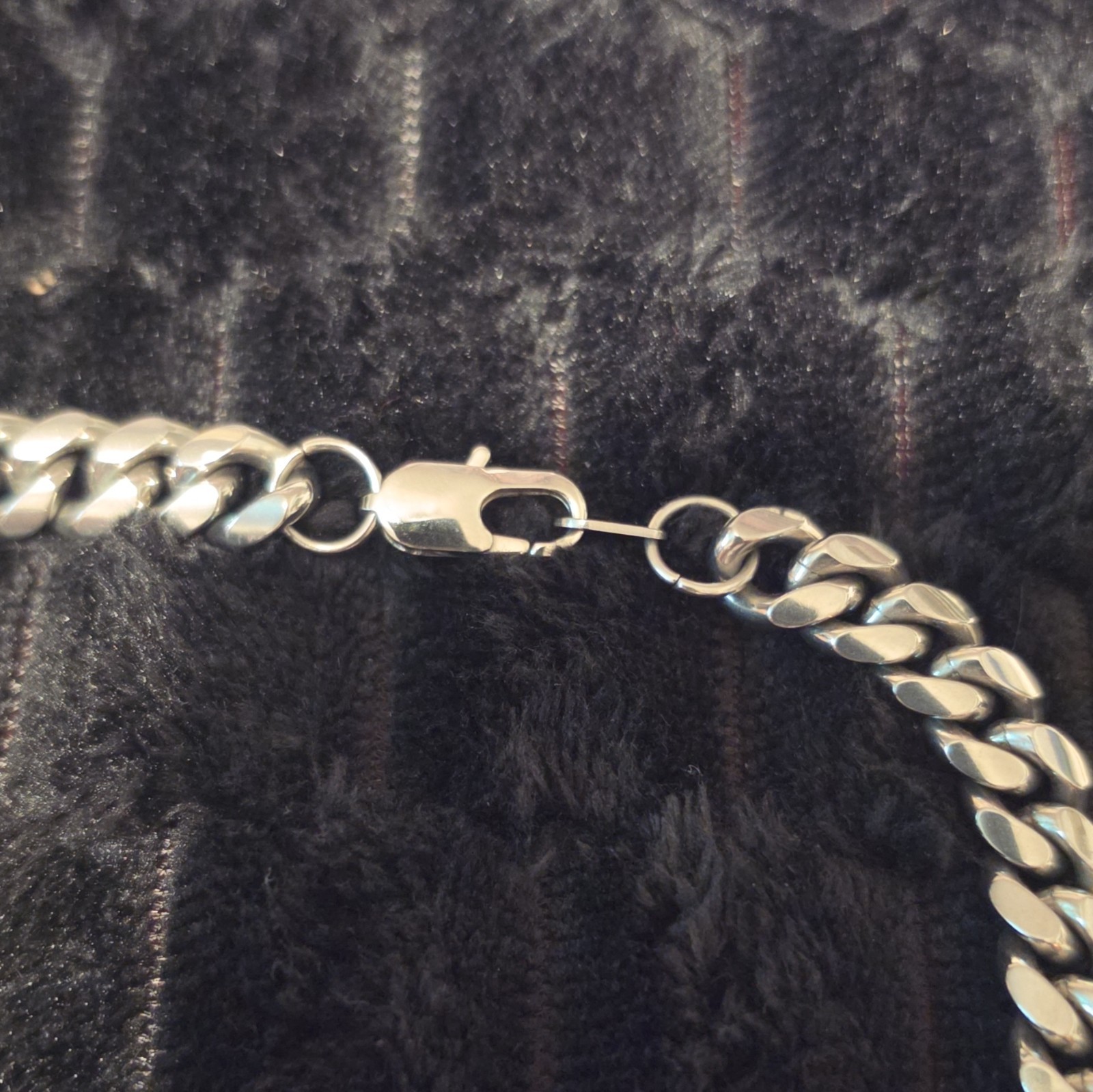 Silver Tone Curb Link Chain Necklace with Lobster Clasp 18 in No Stone