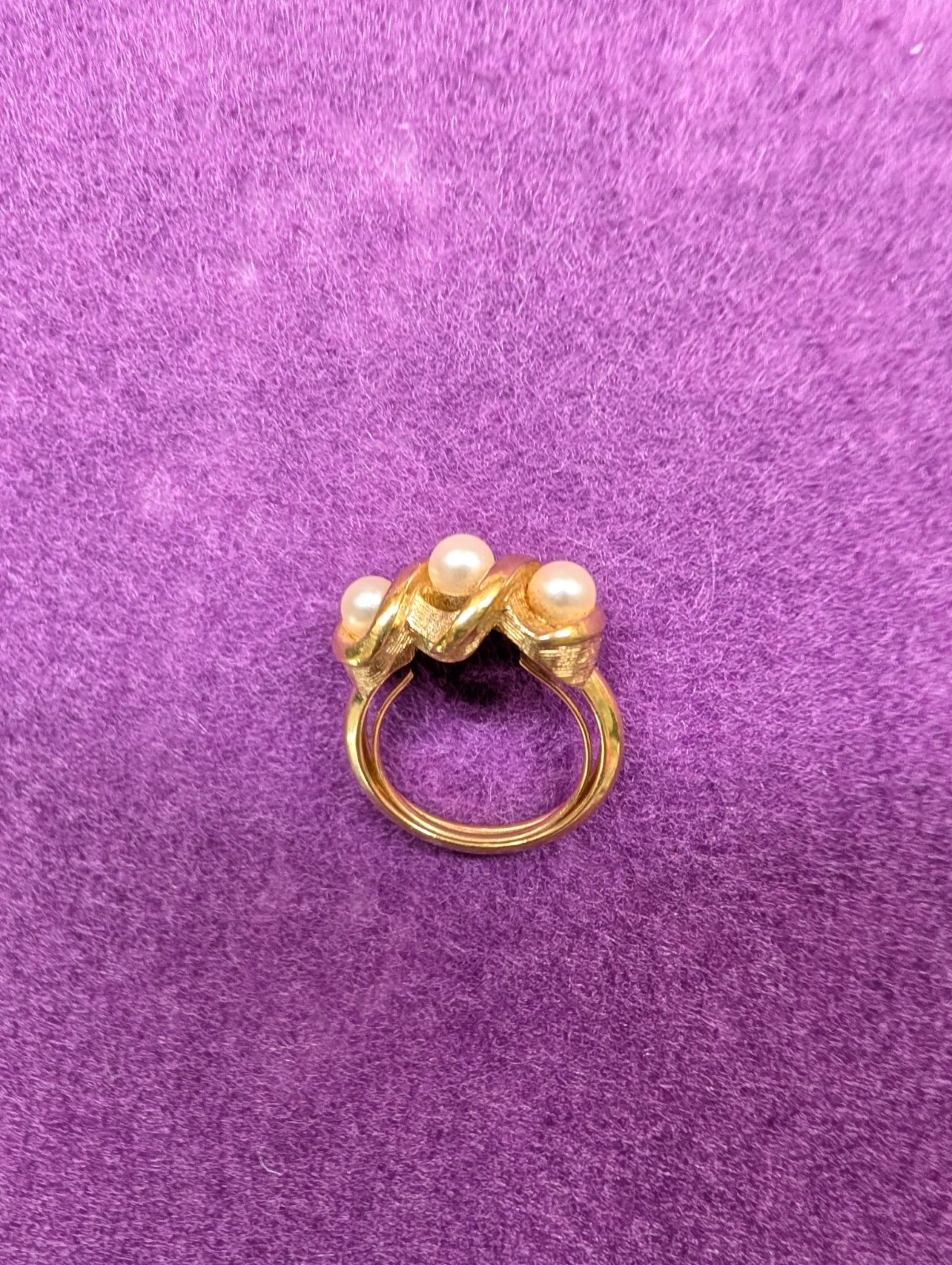 AVON 1972 Vintage Triple Twist Gold Tone Faux Pearl Cocktail Ring Adj #408 Small