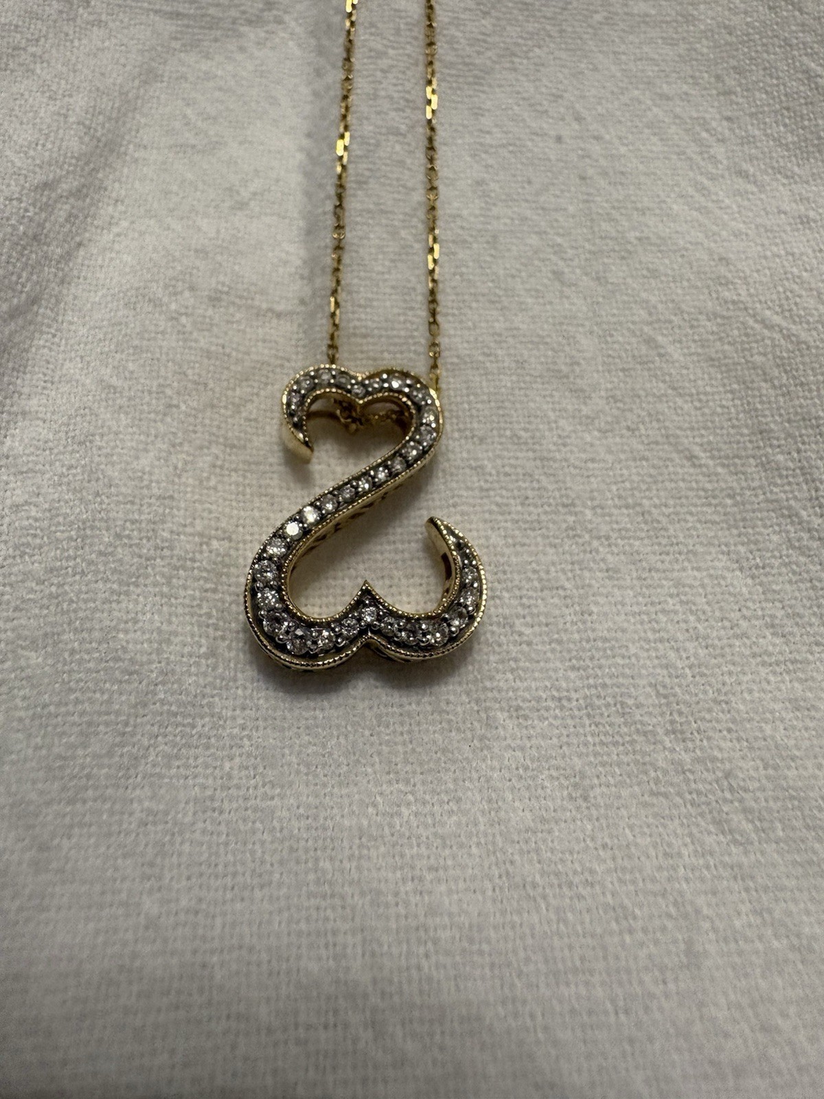 Jane Seymour Hearts necklace With 2 interlocking the shape of an open heart