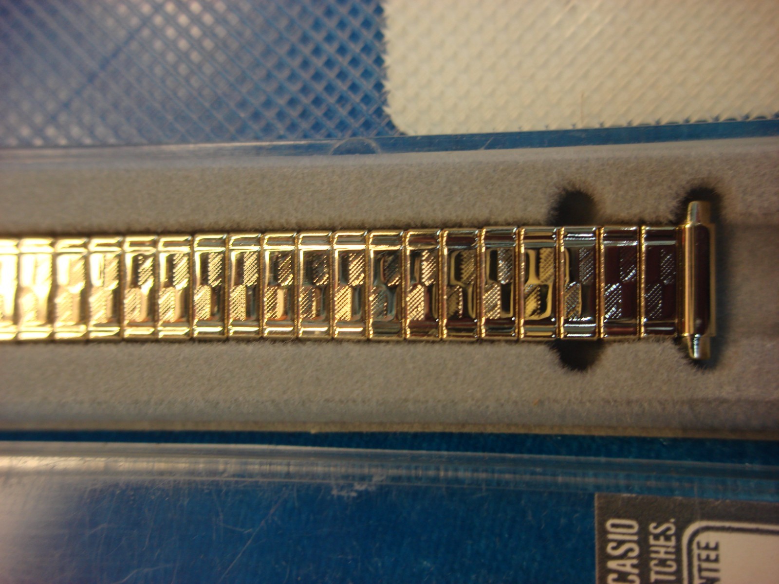 VINT. FLEX-ON BY KREISLER -GOLD TONE STAINLESS WATCH BAND – NOS – 9 – 12 MM