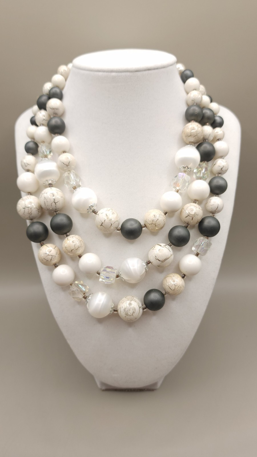 Vintage 50s-60s JAPAN 3 Strand Gray White Acrylic Beaded Statement 14″ Necklace