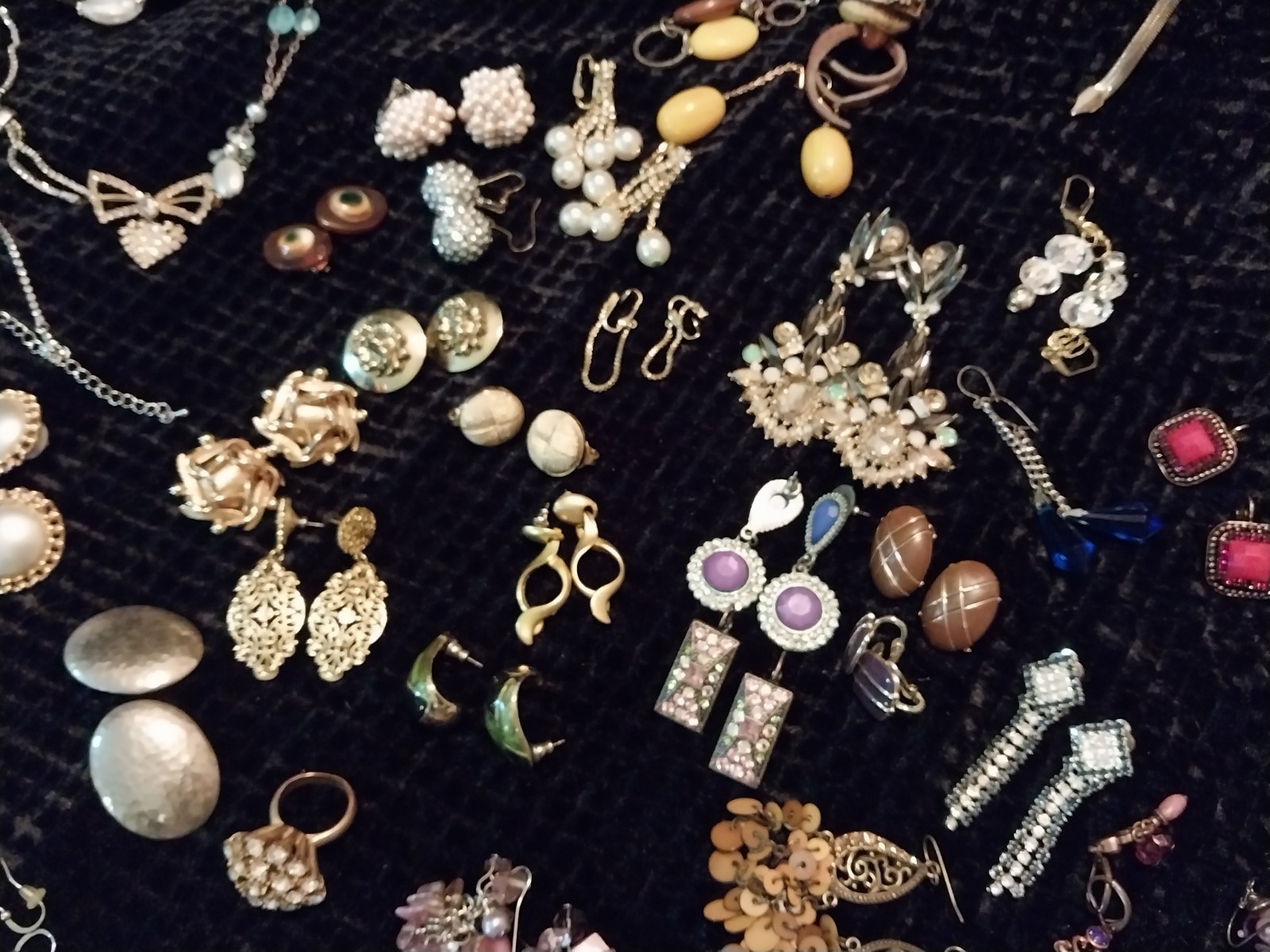 vtg EARRINGS LOT BUNDLE Jewelry Necklaces Broach Bracelet Estate OVER 185 PCS